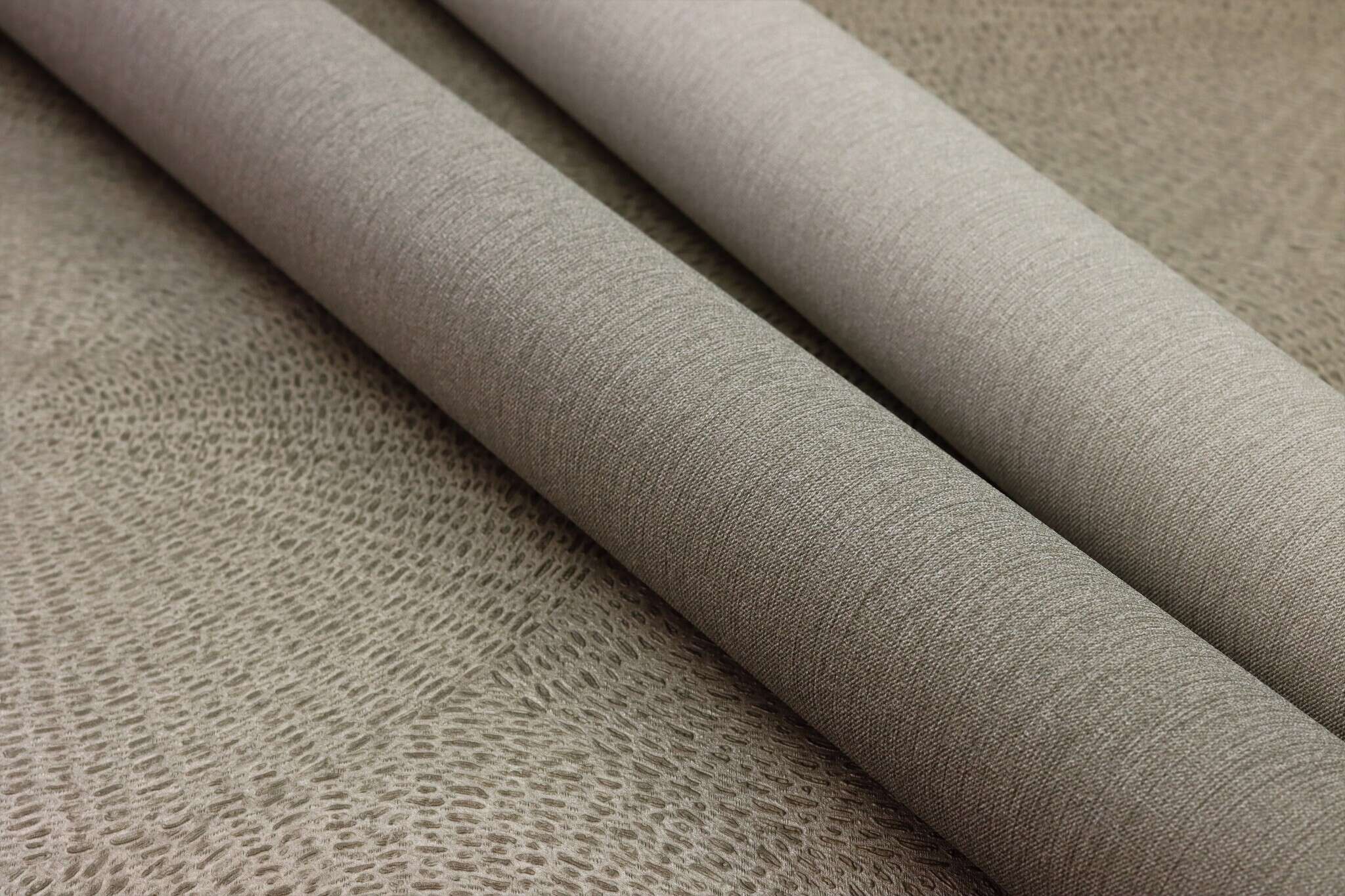 10-979398 Detailaufnahmen 9 Plain non-woven wallpaper in olive-olive green Wall Textures XL Vol. 3 979398