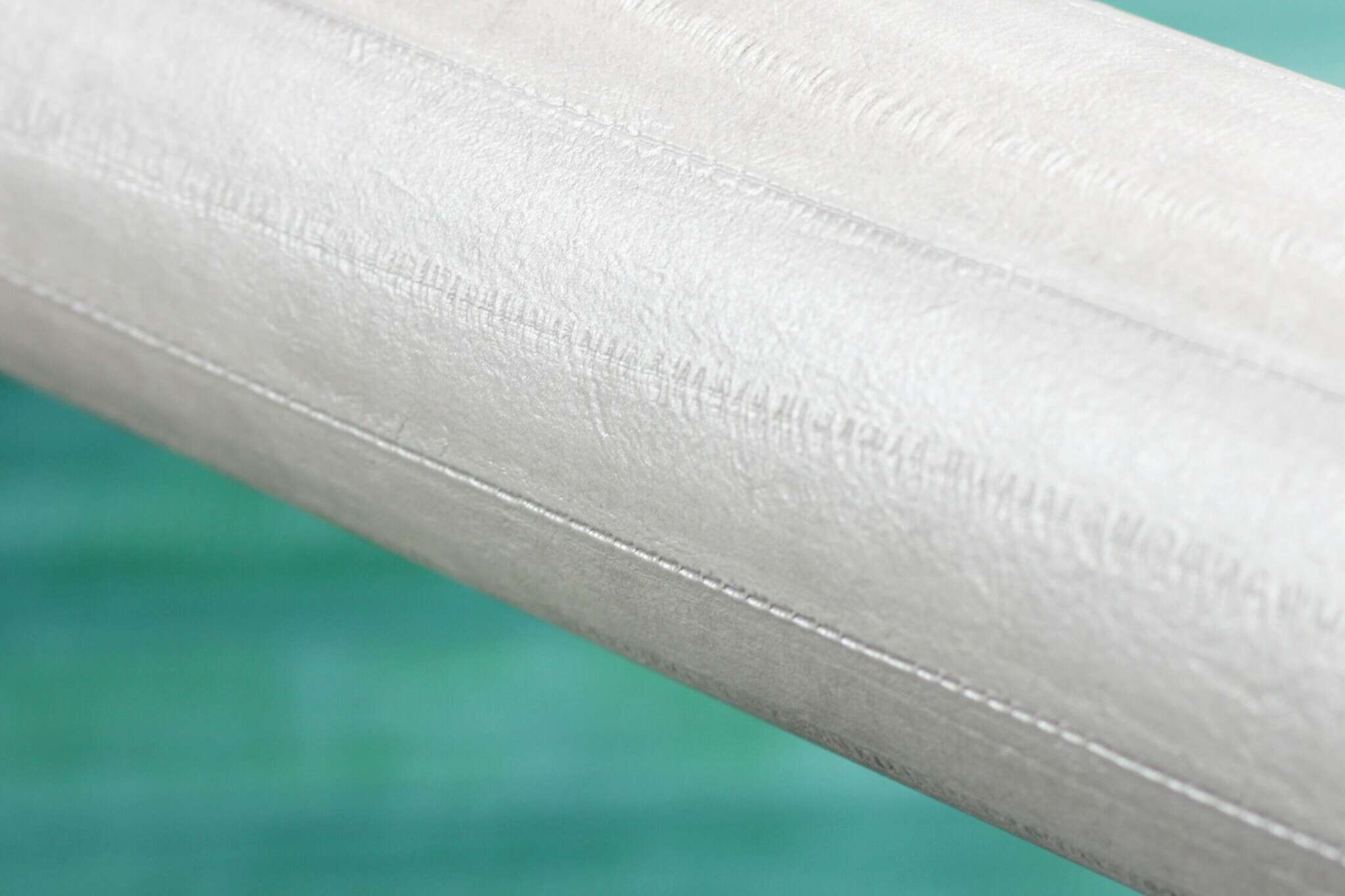 10-418408 Detailaufnahmen 21 Leather-look non-woven wallpaper in green-petrol green Selection 418408