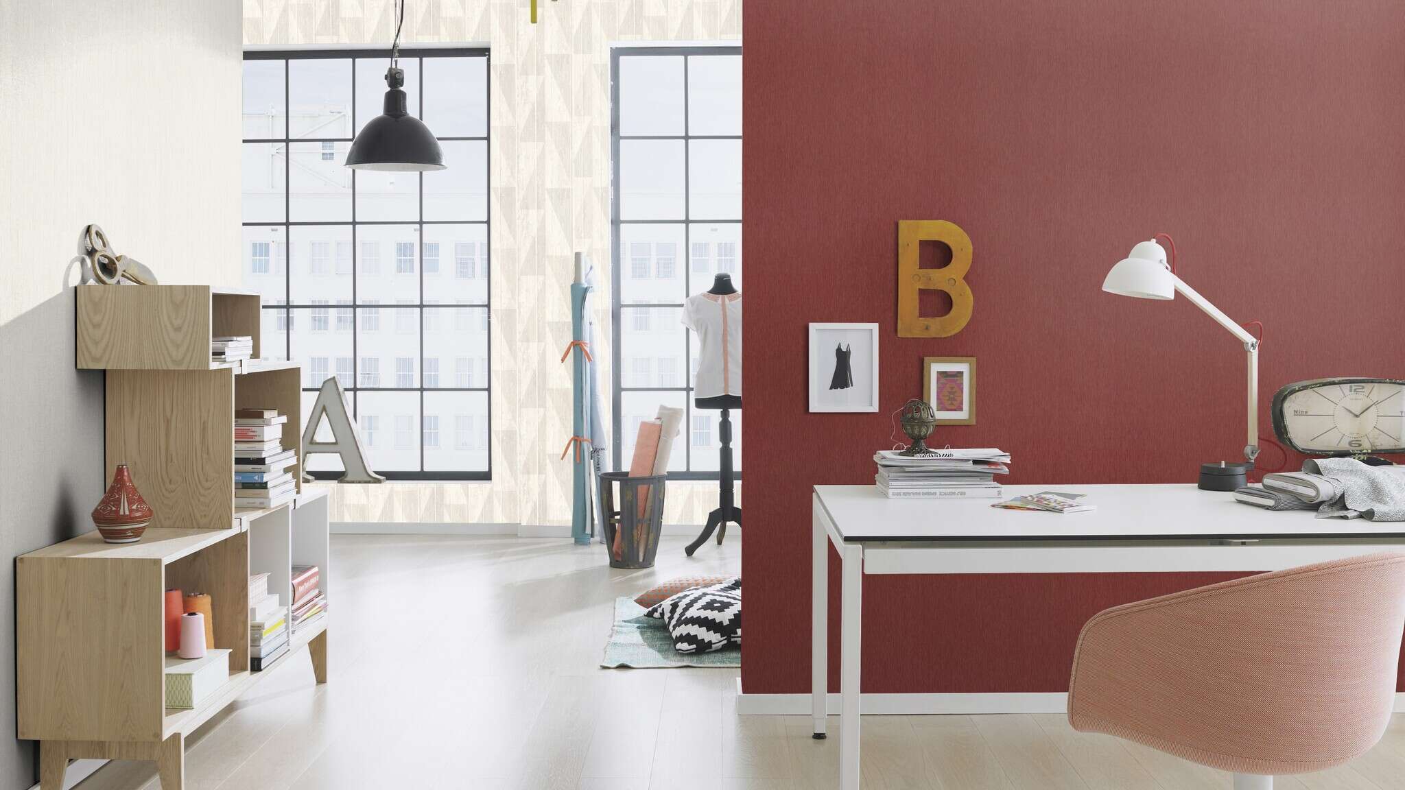 10-536119 Raumsituationen 6 Room with Wallpaper with a vertical texture, fine grooves and a glossy effect