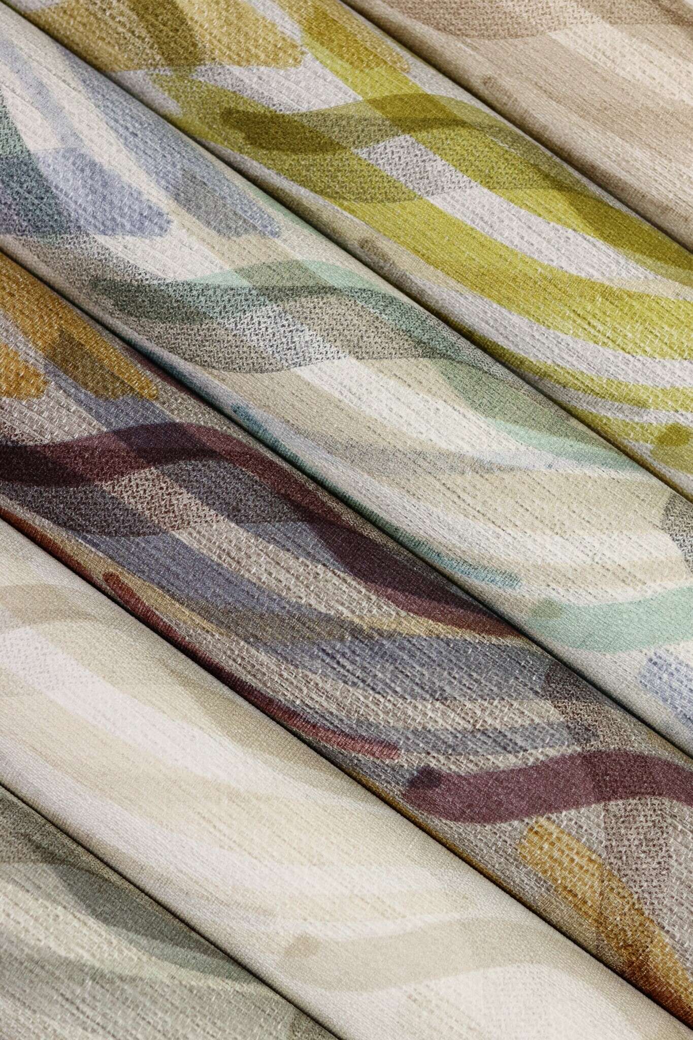 10-970210 Detailaufnahmen 10 Brushstroke non-woven wallpaper in yellow ochre Selection double-width 970210
