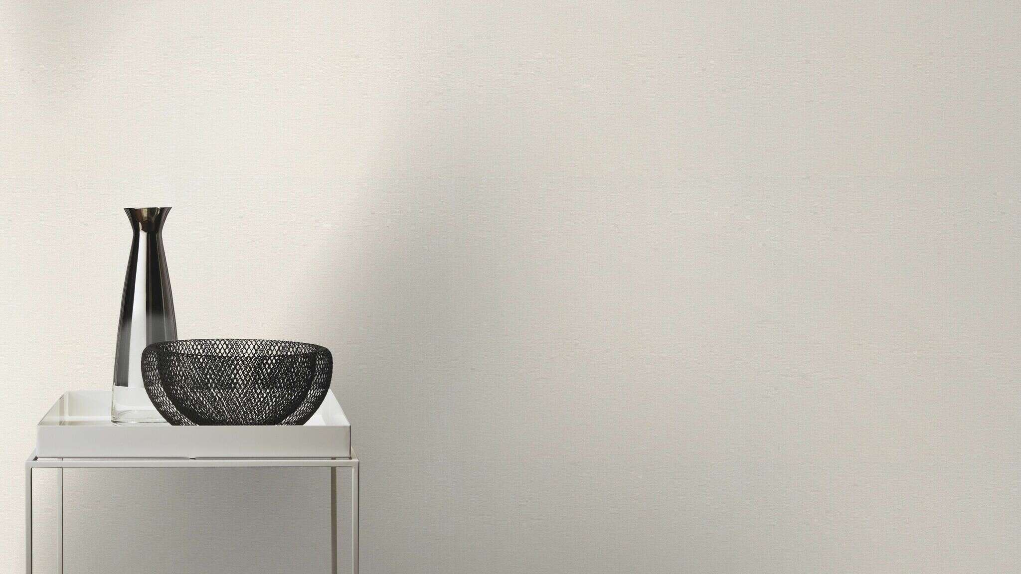 10-448641 Raumsituationen 9 Raum mit Unifarbene Tapete in zartem Creme mit textiler Leinenartiger Oberfläche, ideal für wohnliche Raumkonzepte.