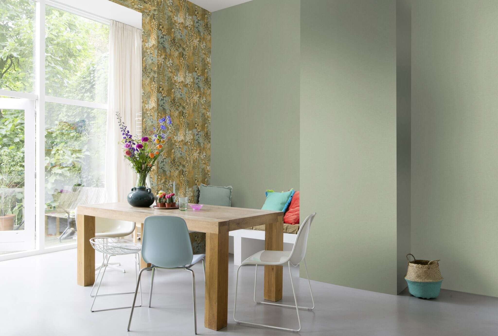 10-600285 Raumsituationen 5 Room with Single-colour wallpaper with a woven look