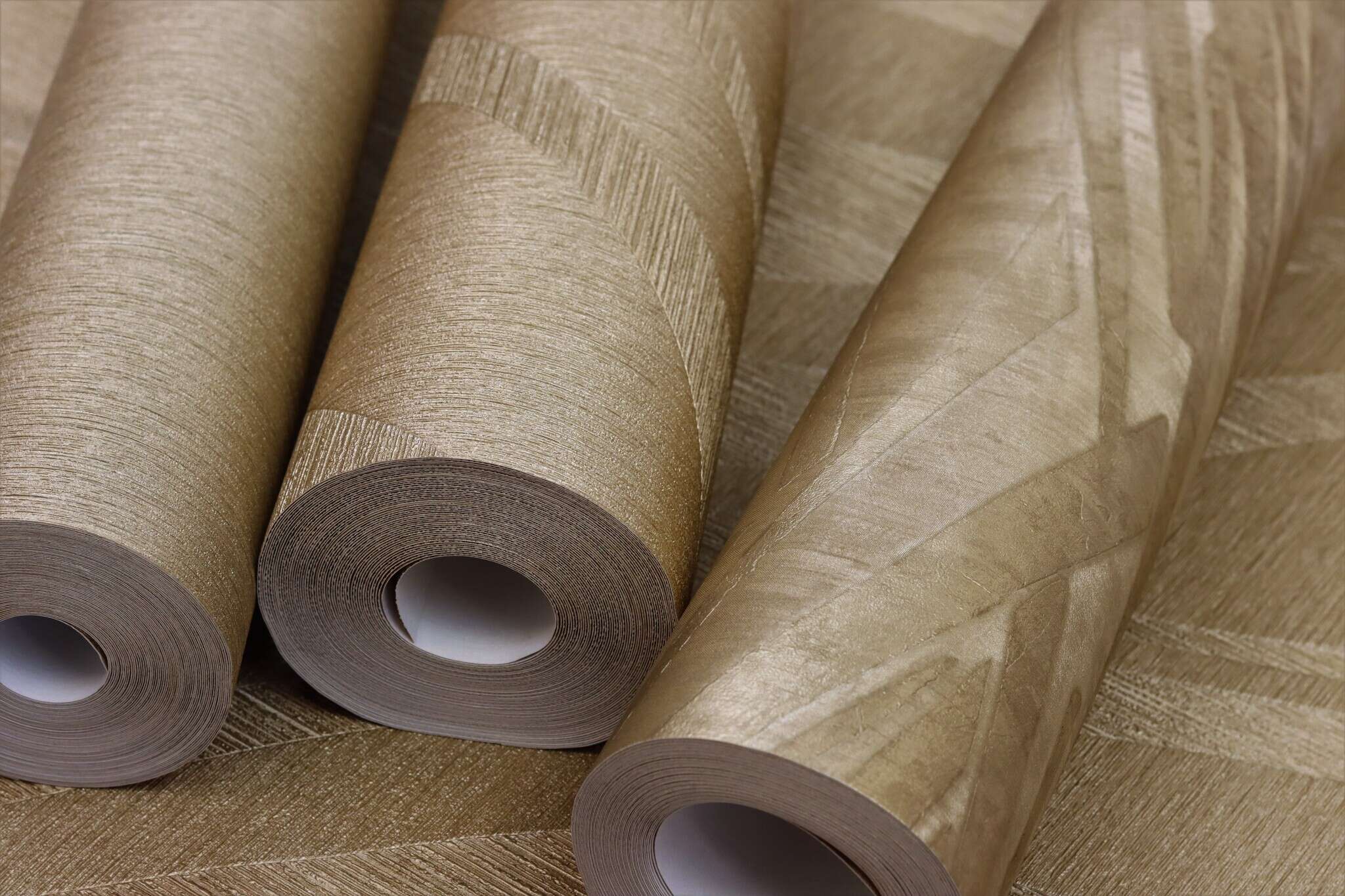 10-608052 Detailaufnahmen 11 Wave non-woven wallpaper in gold-gold dark Sky Lounge 608052