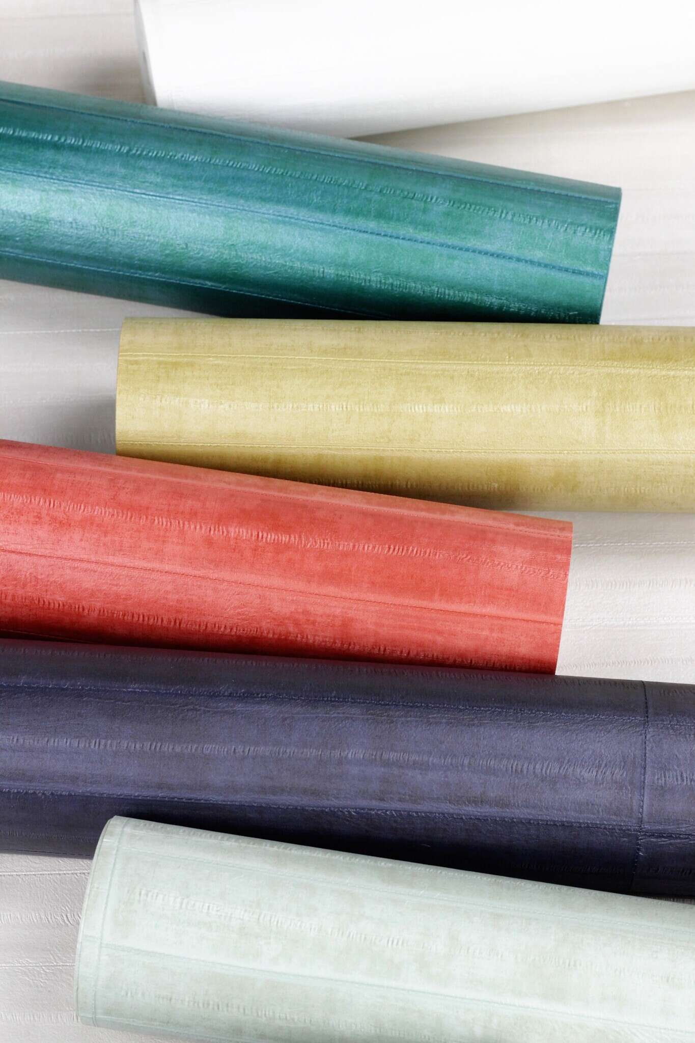 10-418507 Detailaufnahmen 8 Leather look non-woven wallpaper in red 418507
