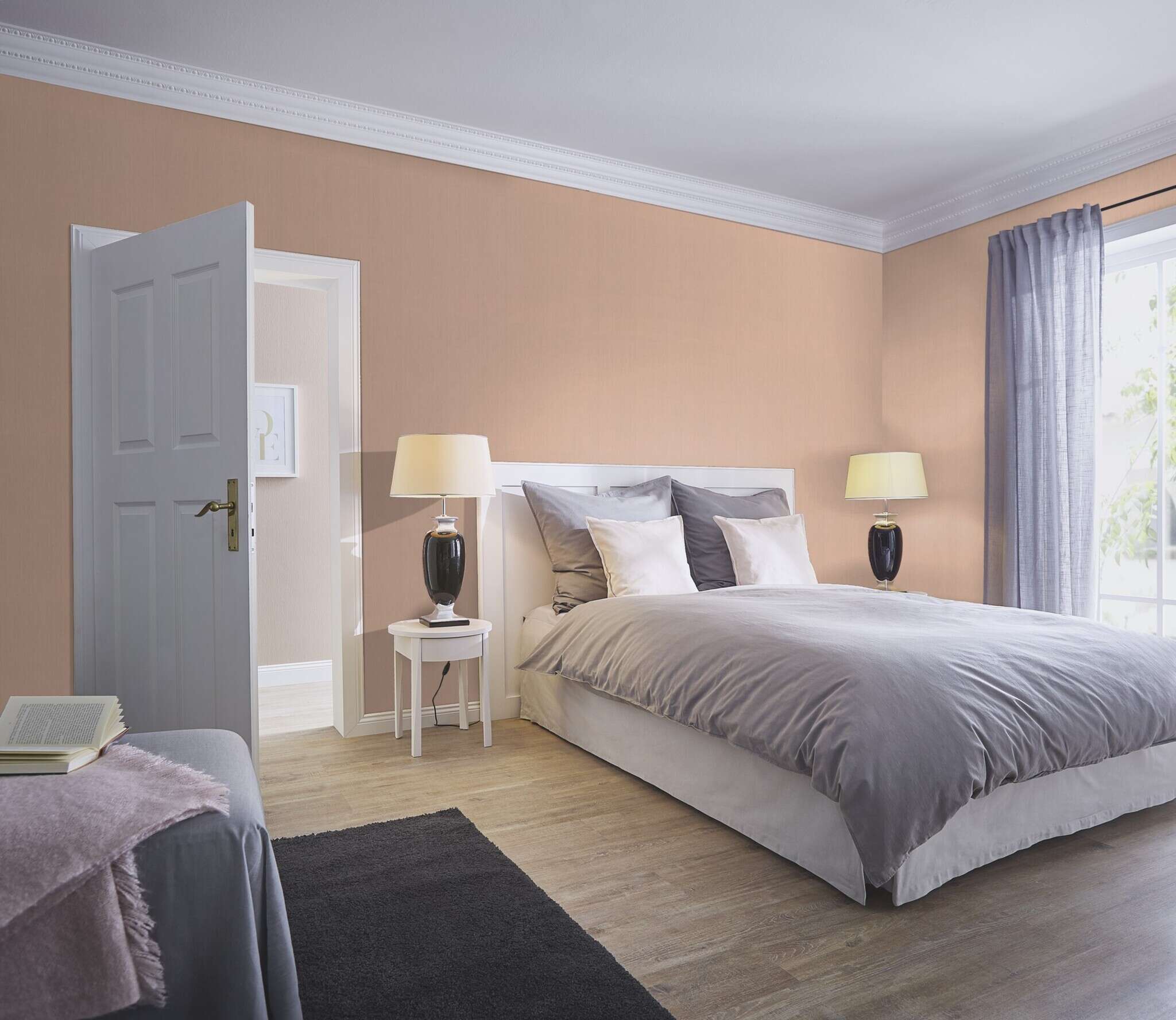 10-746075 Raumsituationen 3 Room with Single-colour wallpaper with a textile texture
