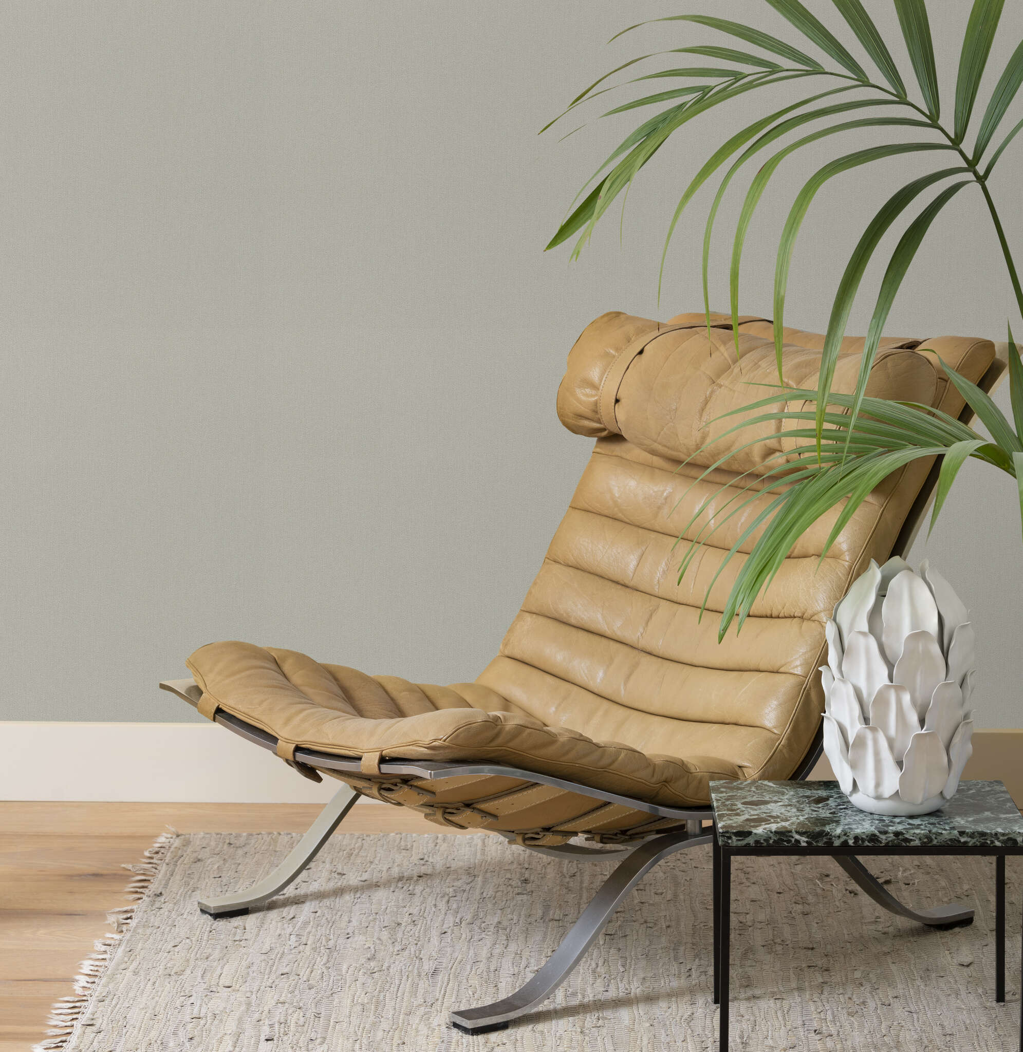 Raum mit Einfarbige Tapete mit Fadenstruktur