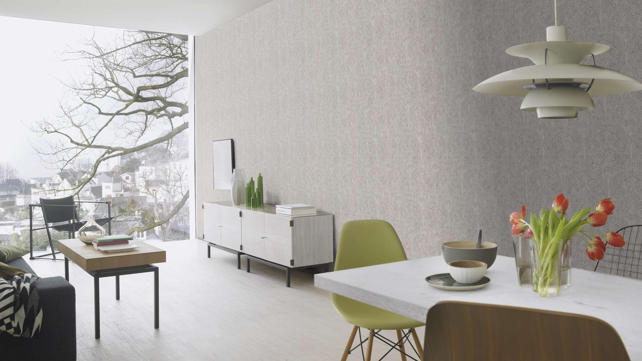 10-746334 Raumsituationen 2 Room with Oriental wallpaper with paisley-style ornaments