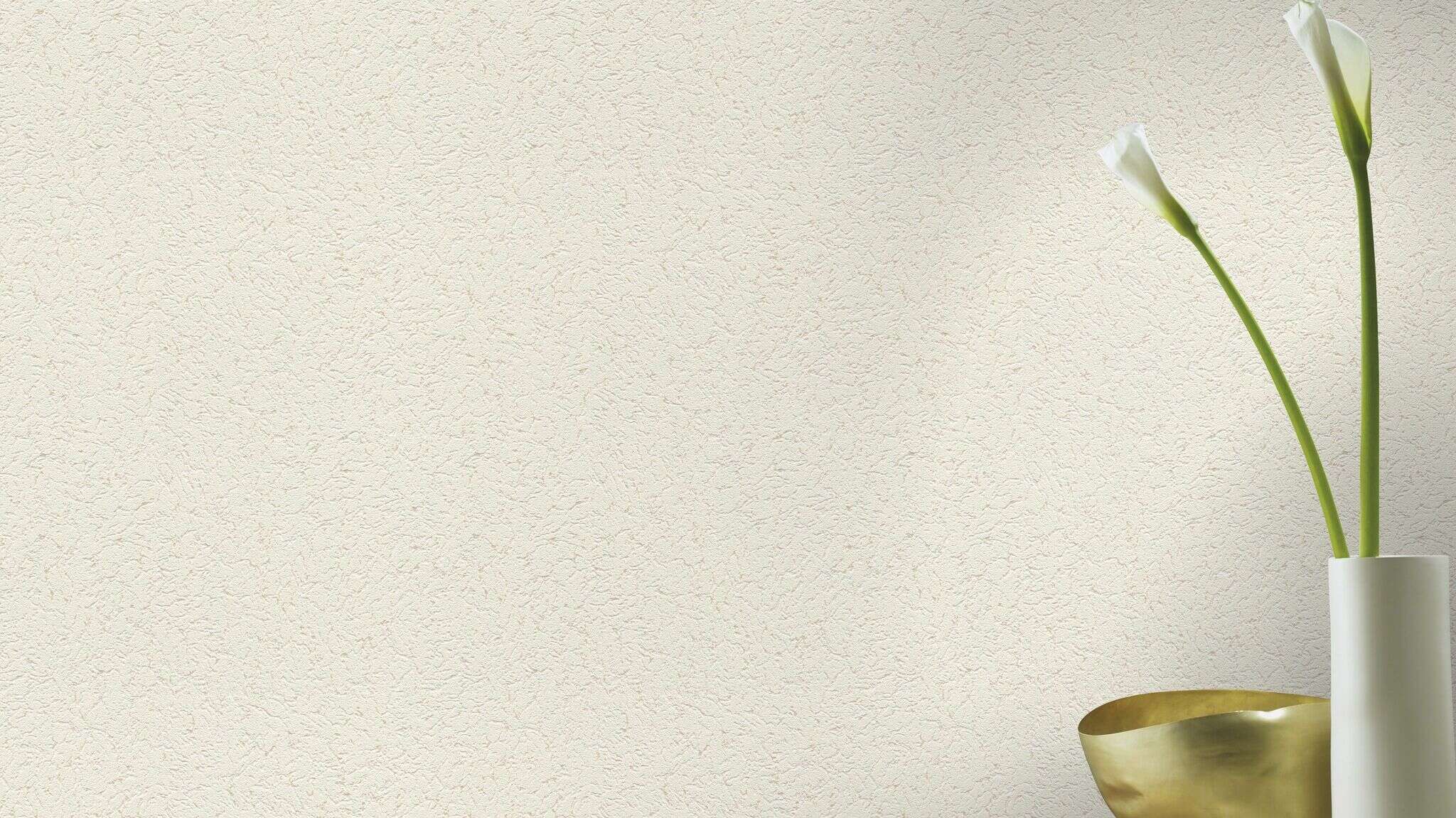 10-400700 Raumsituationen 1 Une chambre avec Papier peint blanc chaud avec une texture finement rayée – texturé, discret et classique.