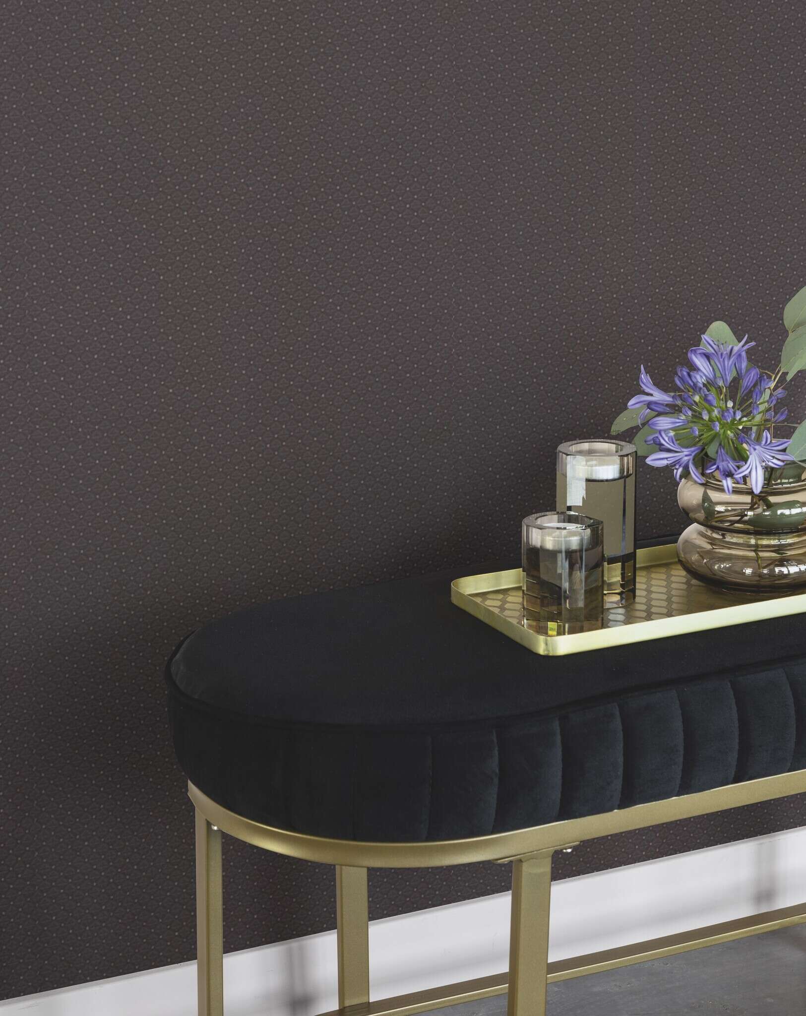 10-506785 Raumsituationen 2 Room with Wallpaper with geometric squares