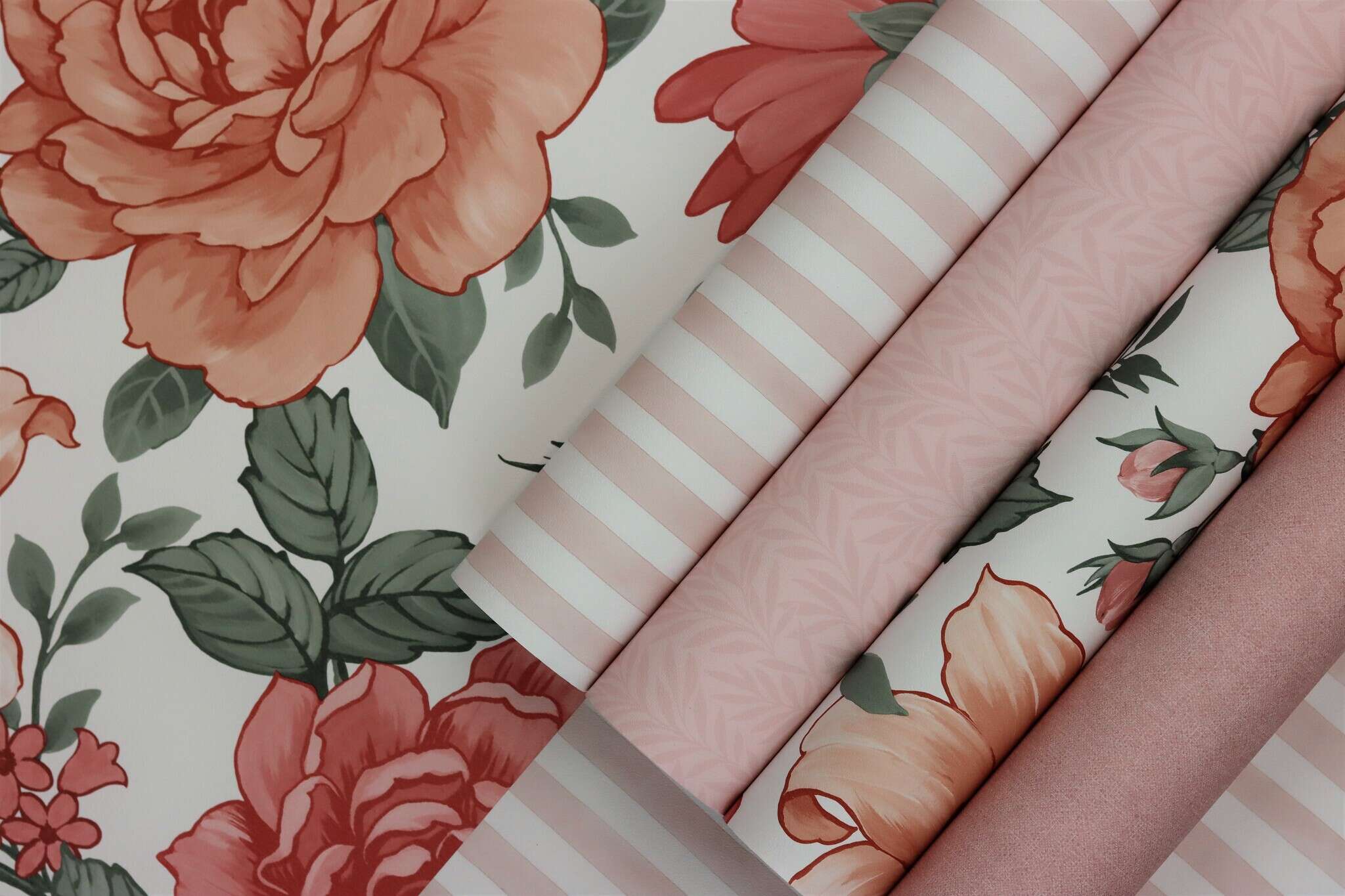 10-252750 Detailaufnahmen 1 Image détaillée de Papier peint à rayures douces roses et blanches pour des accents muraux ludiques