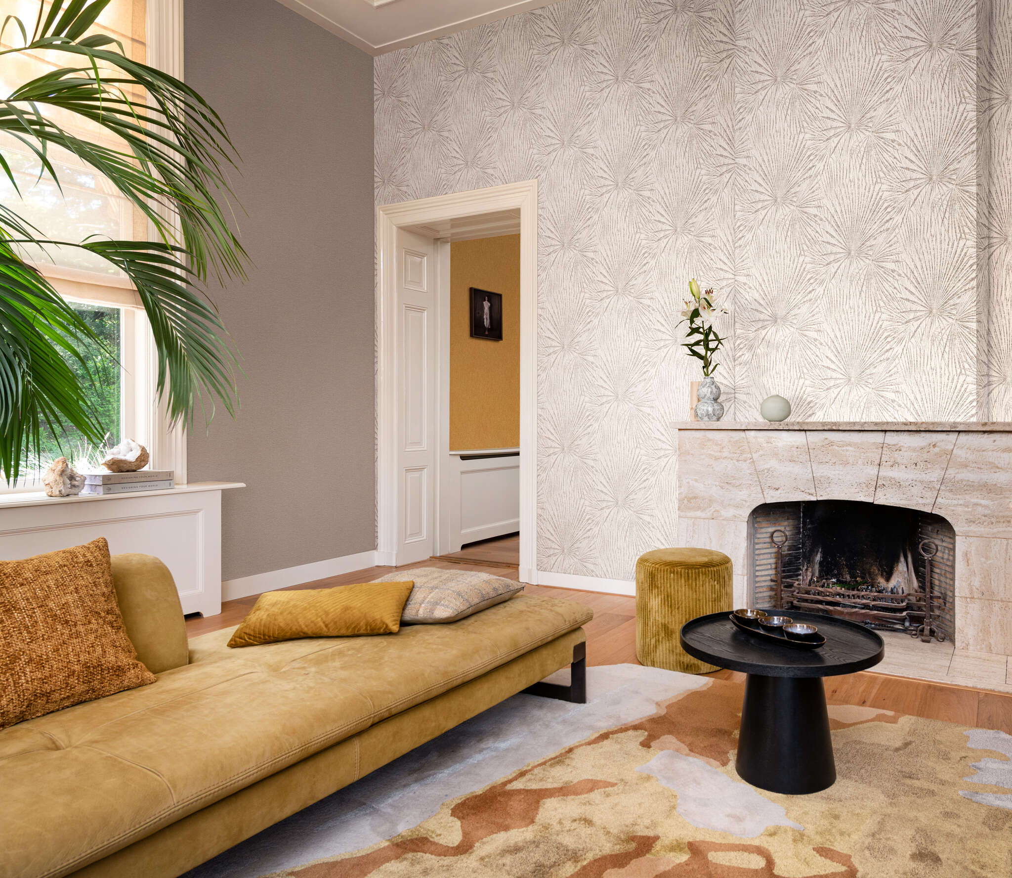 10-555721 Raumbilder 1 Raum mit Tapete mit gezeichneten Palmwedeln im Shabby Chic