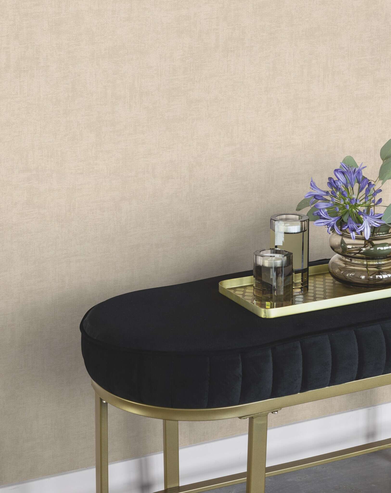 10-229820 Raumsituationen 2 Room with Wallpaper with a fine, textile-like texture in a light beige tone for subtle elegance