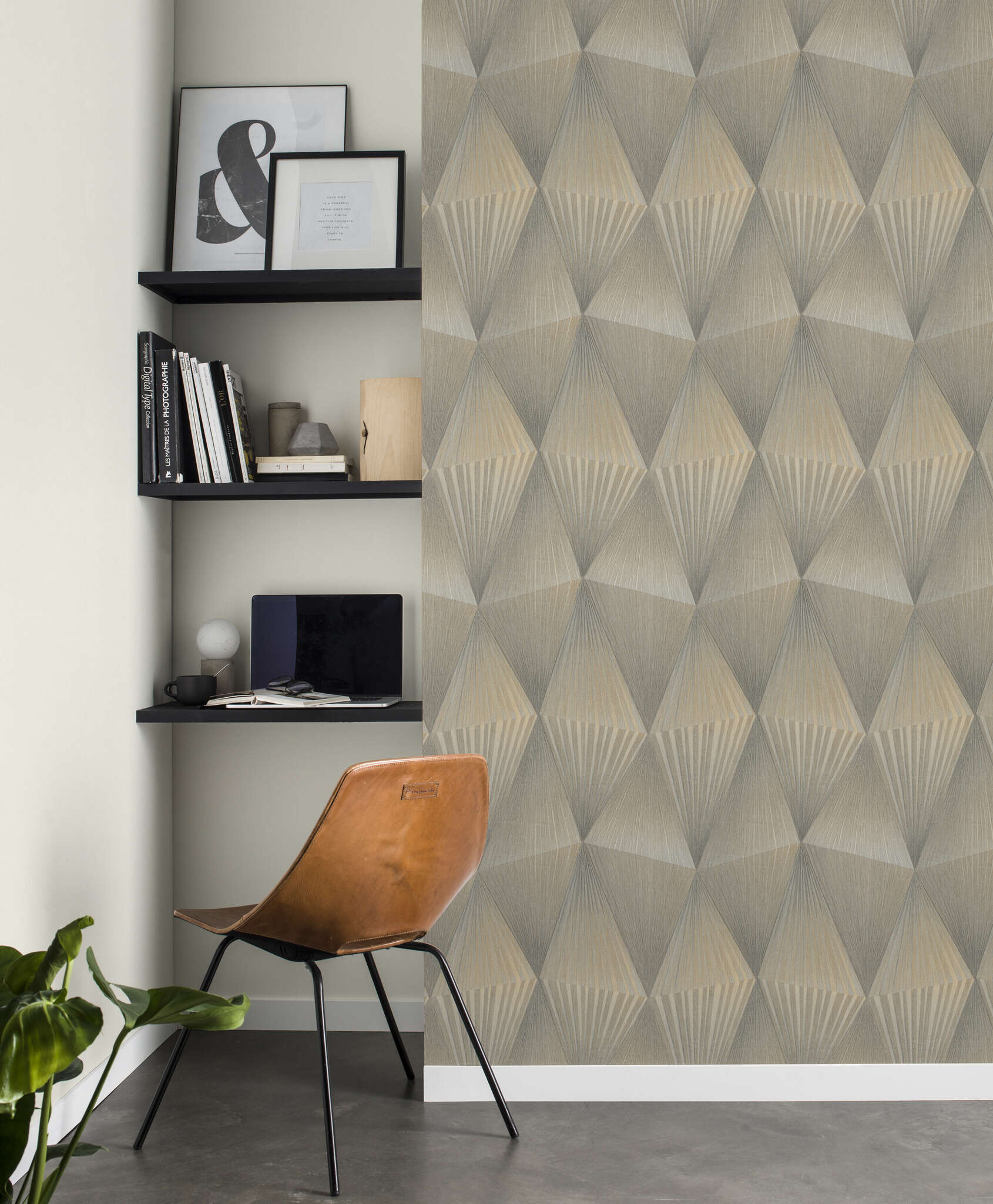 10-370706 Raumsituationen 2 Selbstklebende Tapete Cairo 370706 - Geometrisches 3D-Motiv in Grau und Gold
