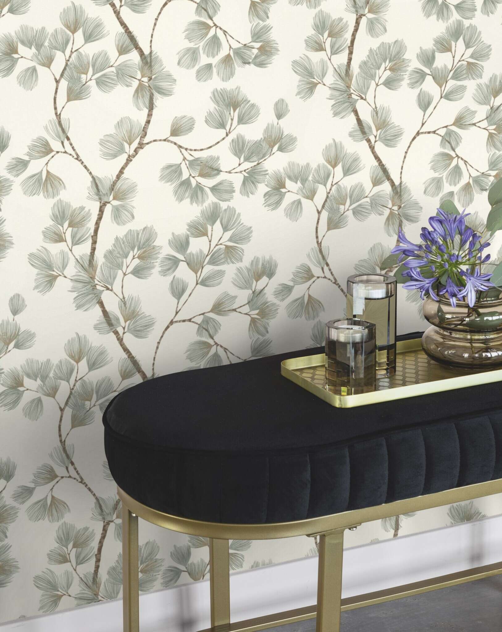 10-866902 Raumsituationen 2 Room with Wallpaper with branches and gold accents