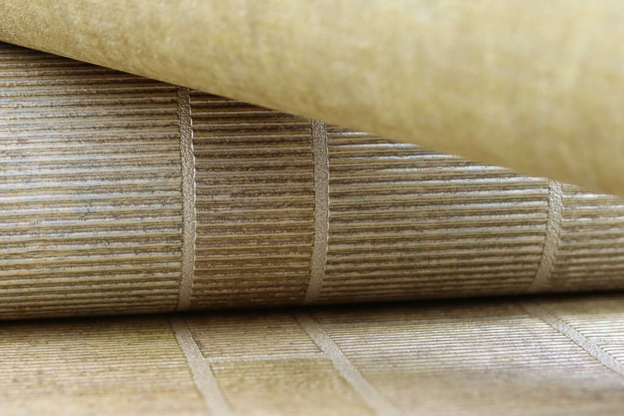10-429312 Detailaufnahmen 3 Detailed image of Non-woven wallpaper with a textured surface in a mustard yellow colour.
