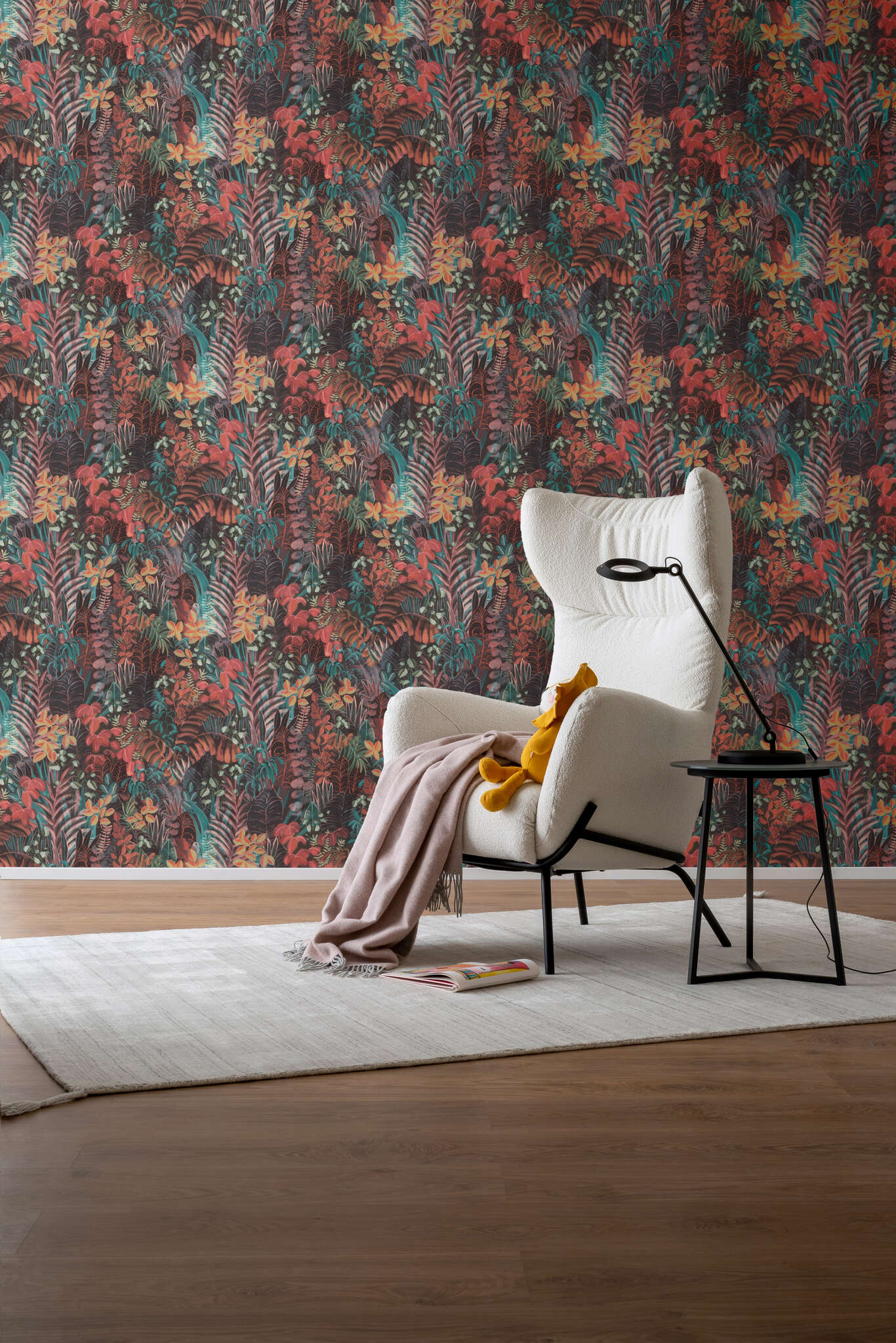 10-600636 Raumbilder 3 Room with Tropical wallpaper with hand-painted leaves