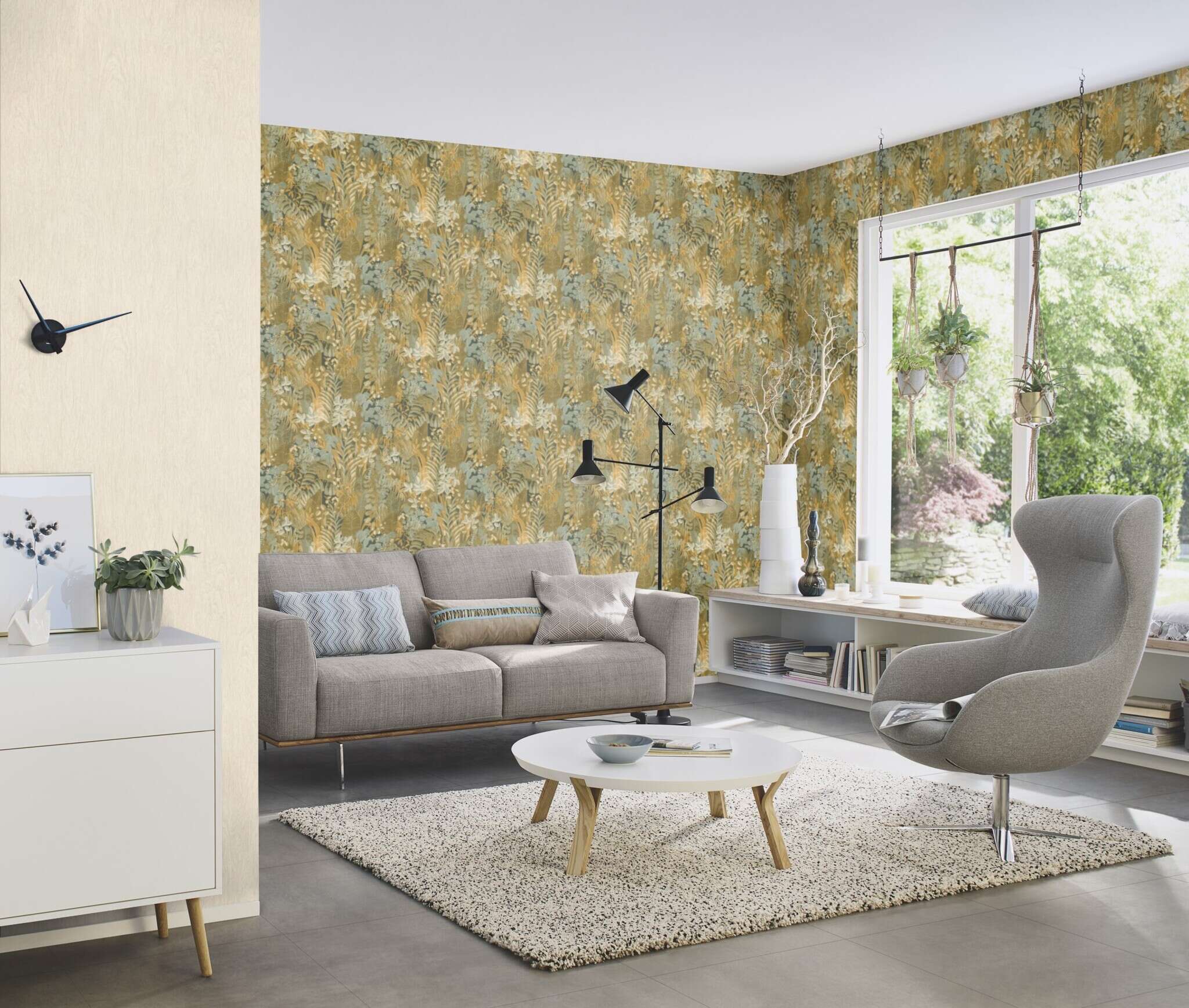 10-600643 Raumsituationen 6 Room with Tropical wallpaper with hand-painted leaves