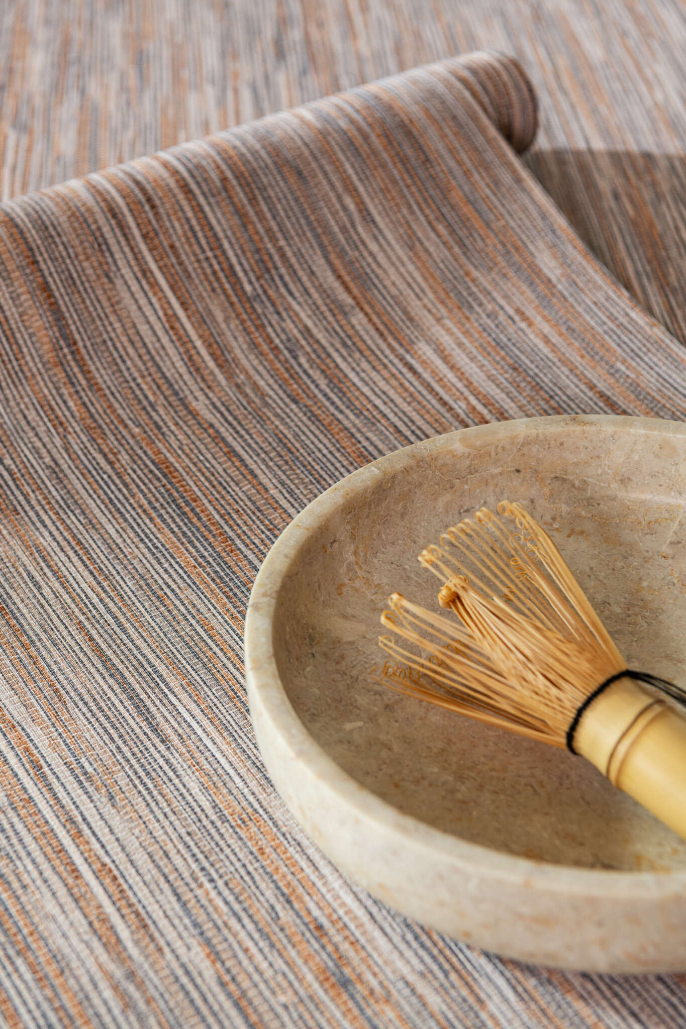 10-435177 Raumbilder 1 Non-woven wallpaper with woven texture in blue and brown - Noble Zen Toki 435177
