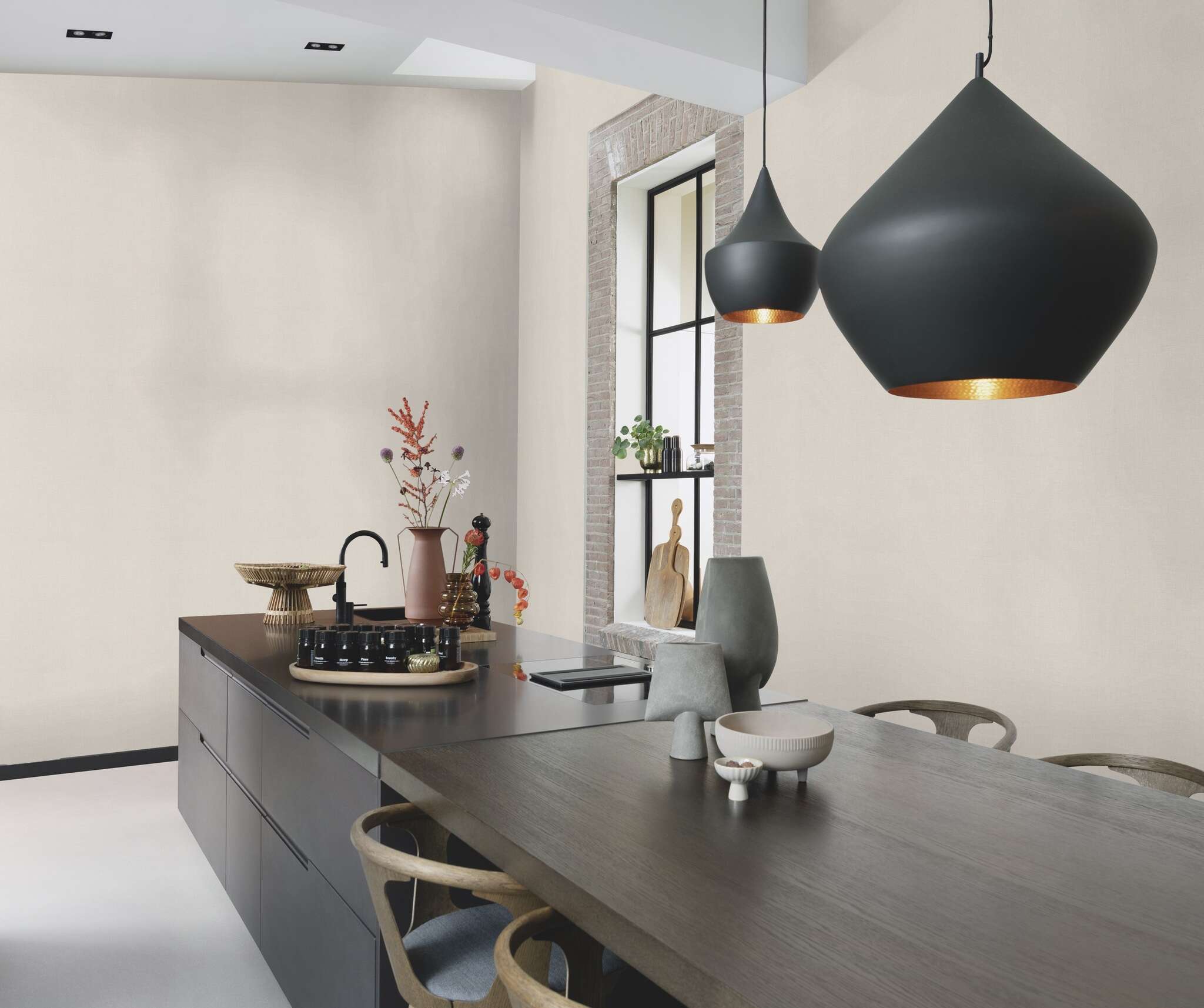 10-688047 Raumsituationen 3 Room with Single-colour wallpaper with a textile texture