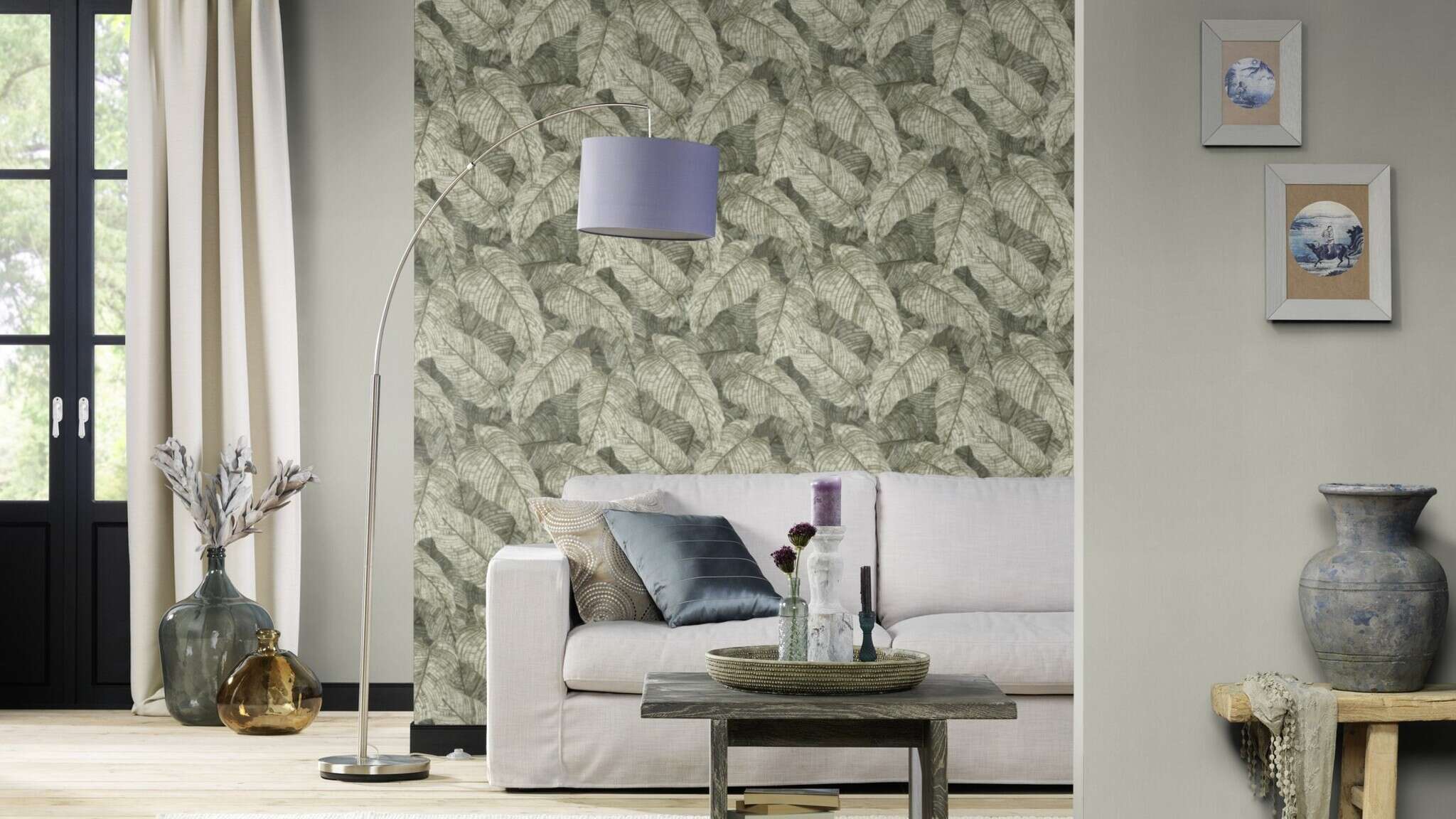 10-720549 Raumsituationen 3 Room with Large, overlapping green leaves in a drawn look