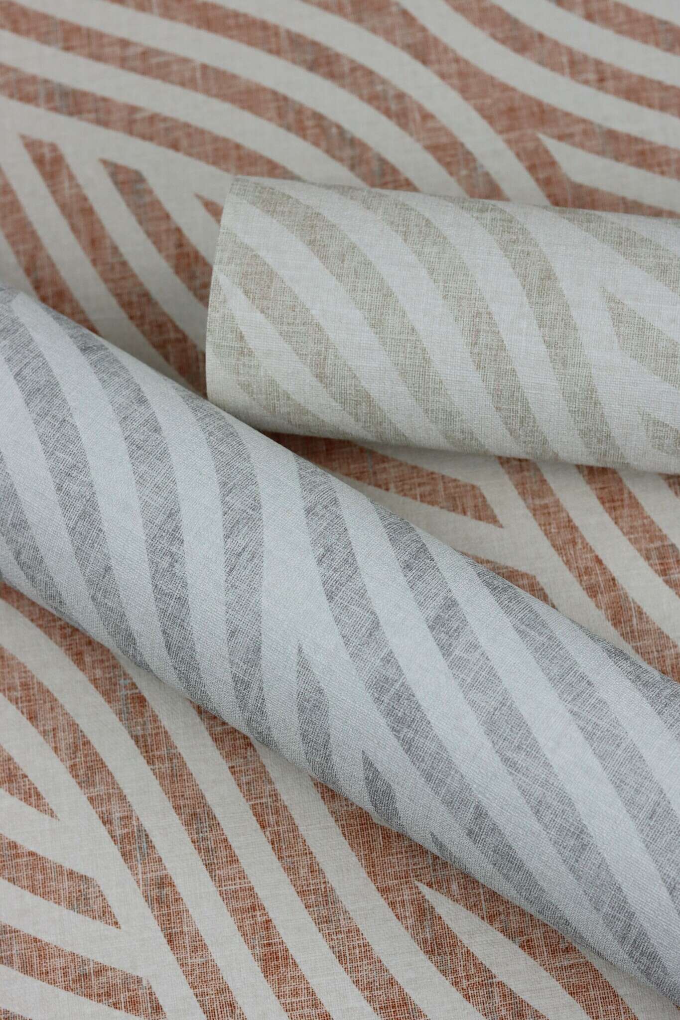 10-704549 Detailaufnahmen 8 Non-woven wallpaper in light red-terra Selection 704549