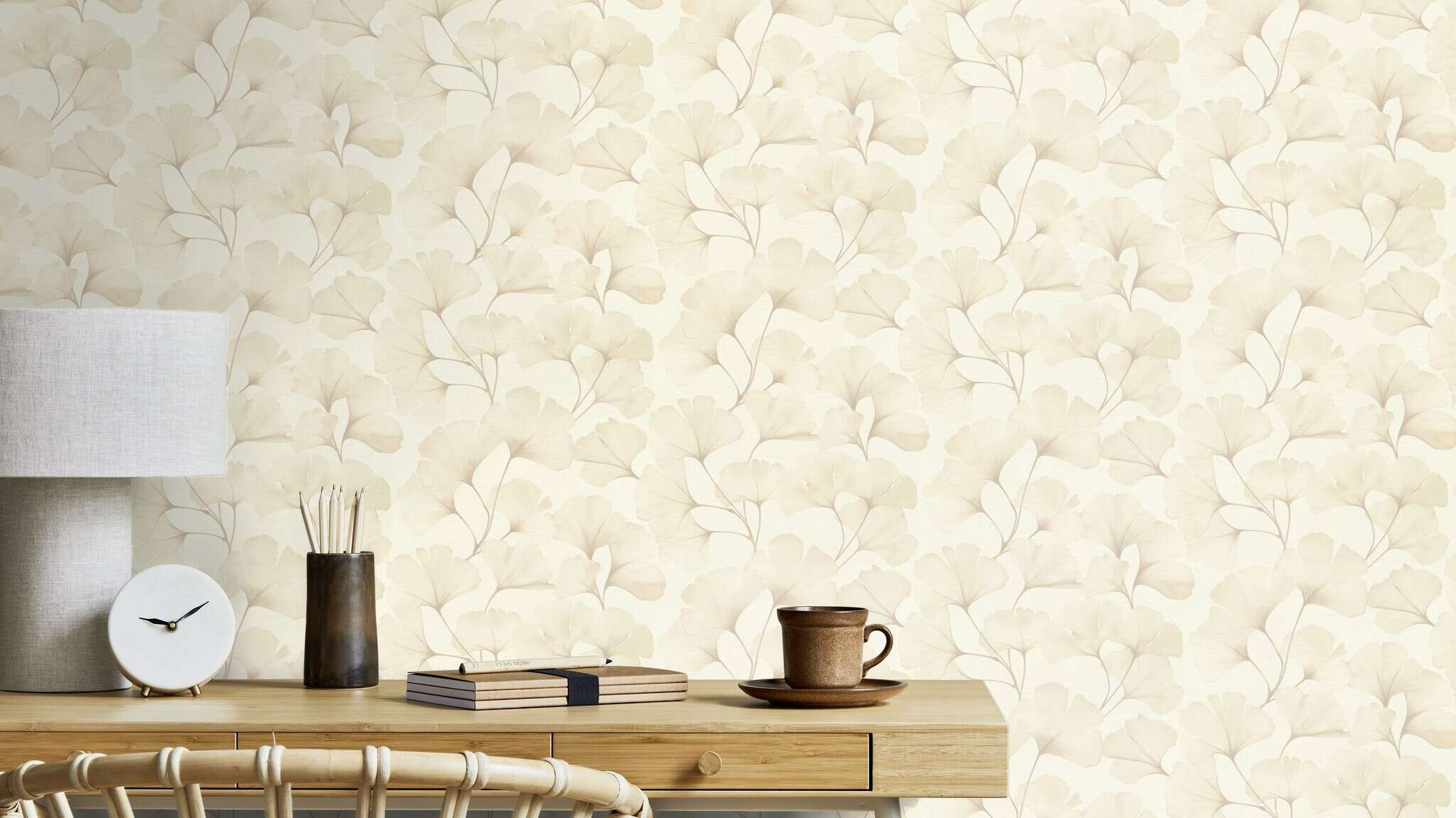 10-795646 Raumsituationen 3 Ginkgoblätter Vliestapete in Beige #followusaround 795646
