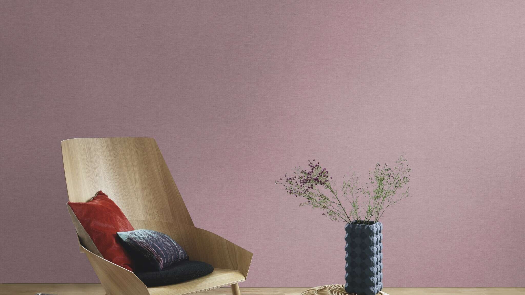 10-448535 Raumsituationen 3 Raum mit Elegante Vliestapete in Mauve mit feiner, textiler Oberfläche