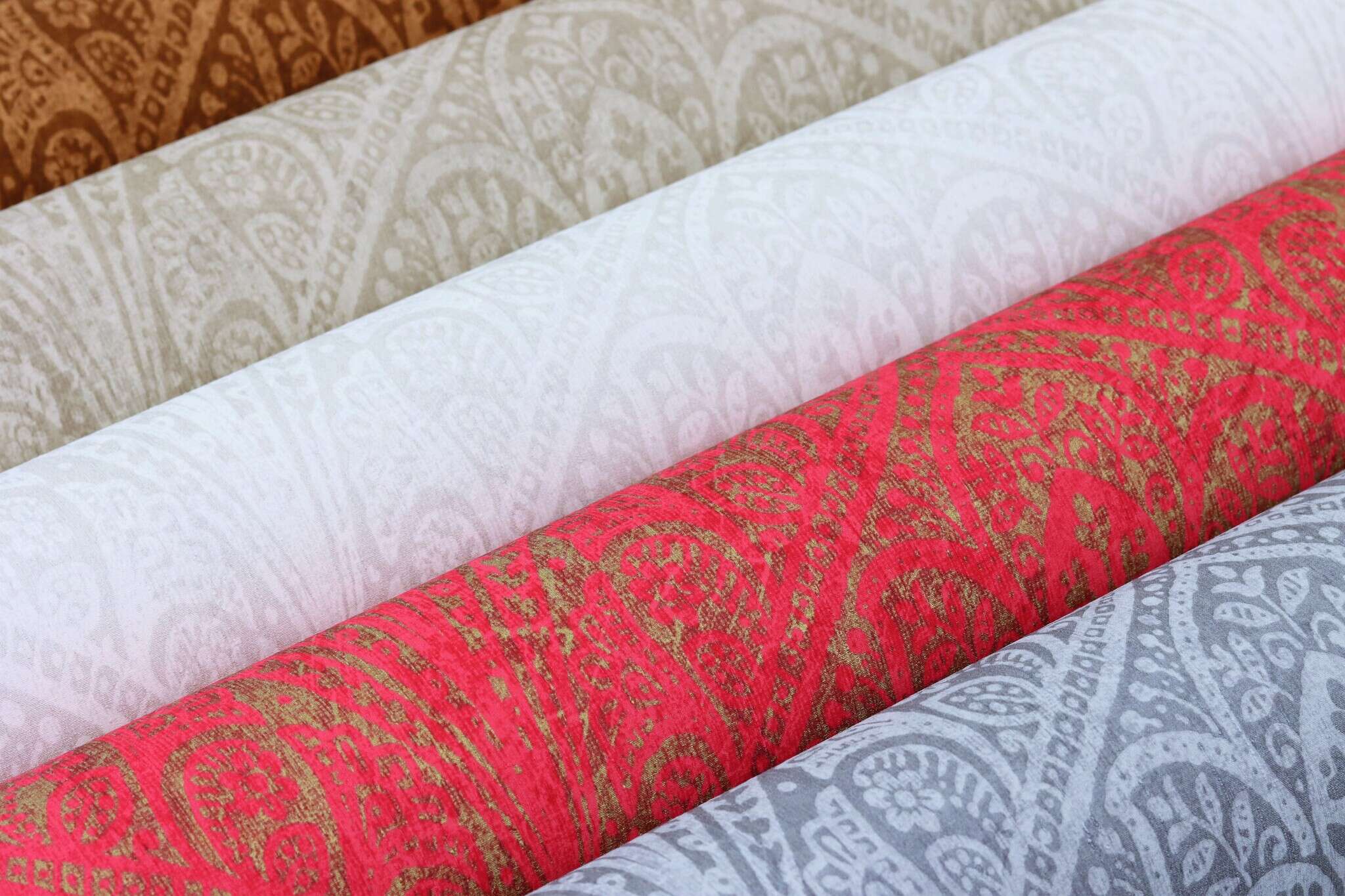 10-746310 Detailaufnahmen 5 Detailed image of Oriental wallpaper with paisley-style ornaments