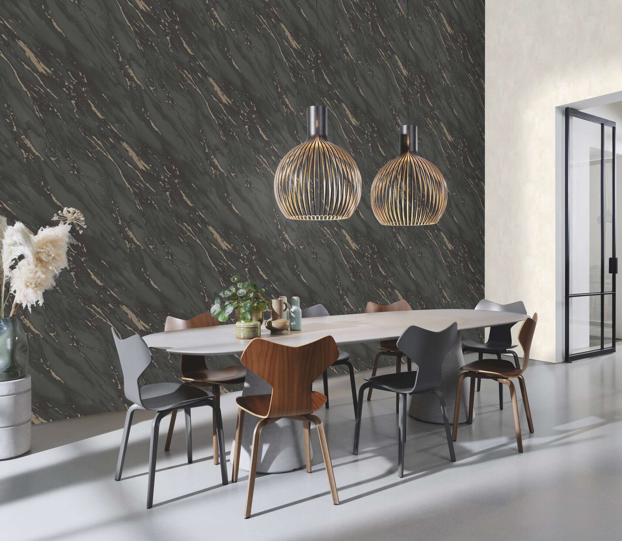 10-200157 Raumsituationen 6 Room with Luxurious wallpaper in anthracite and black with striking golden marble elements