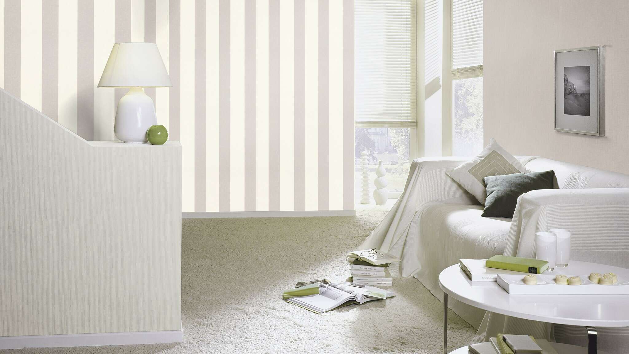 10-484564 Raumsituationen 5 Une chambre avec Papier peint uni avec une texture textile
