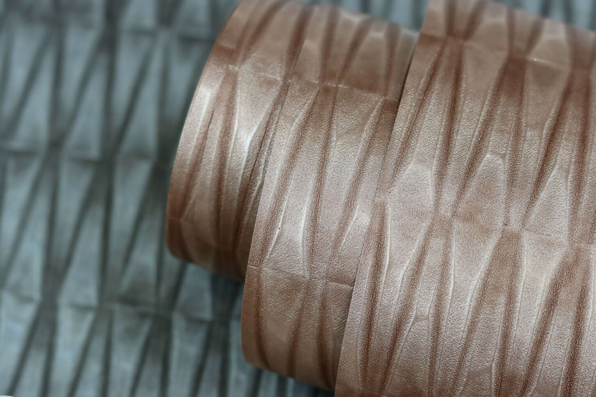 10-428445 Detailaufnahmen 18 Non-woven wallpaper in brown-copper brown Selection 428445