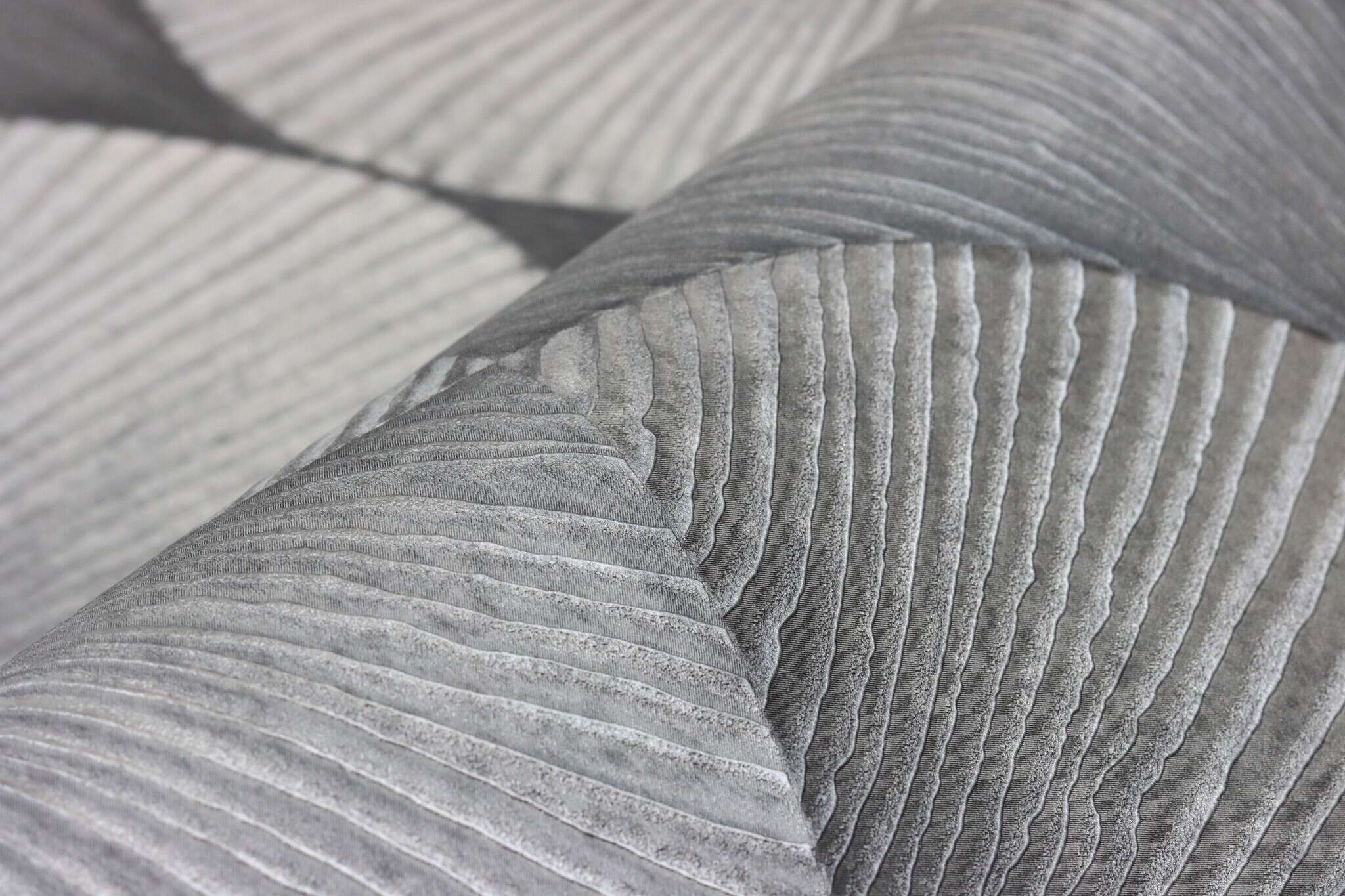 10-608212 Detailaufnahmen 3 Detailed image of Graphic wallpaper with shells and grooved texture
