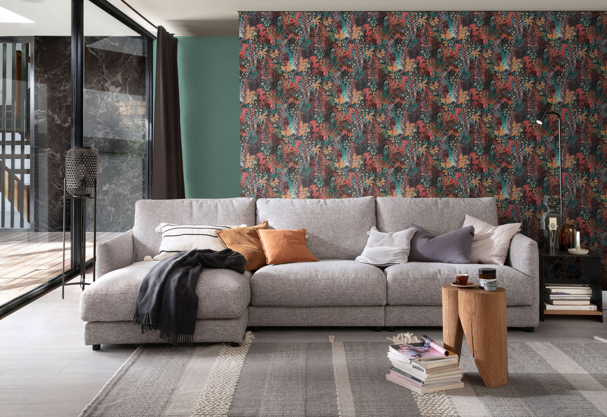 10-600636 Raumbilder 2 Room with Tropical wallpaper with hand-painted leaves