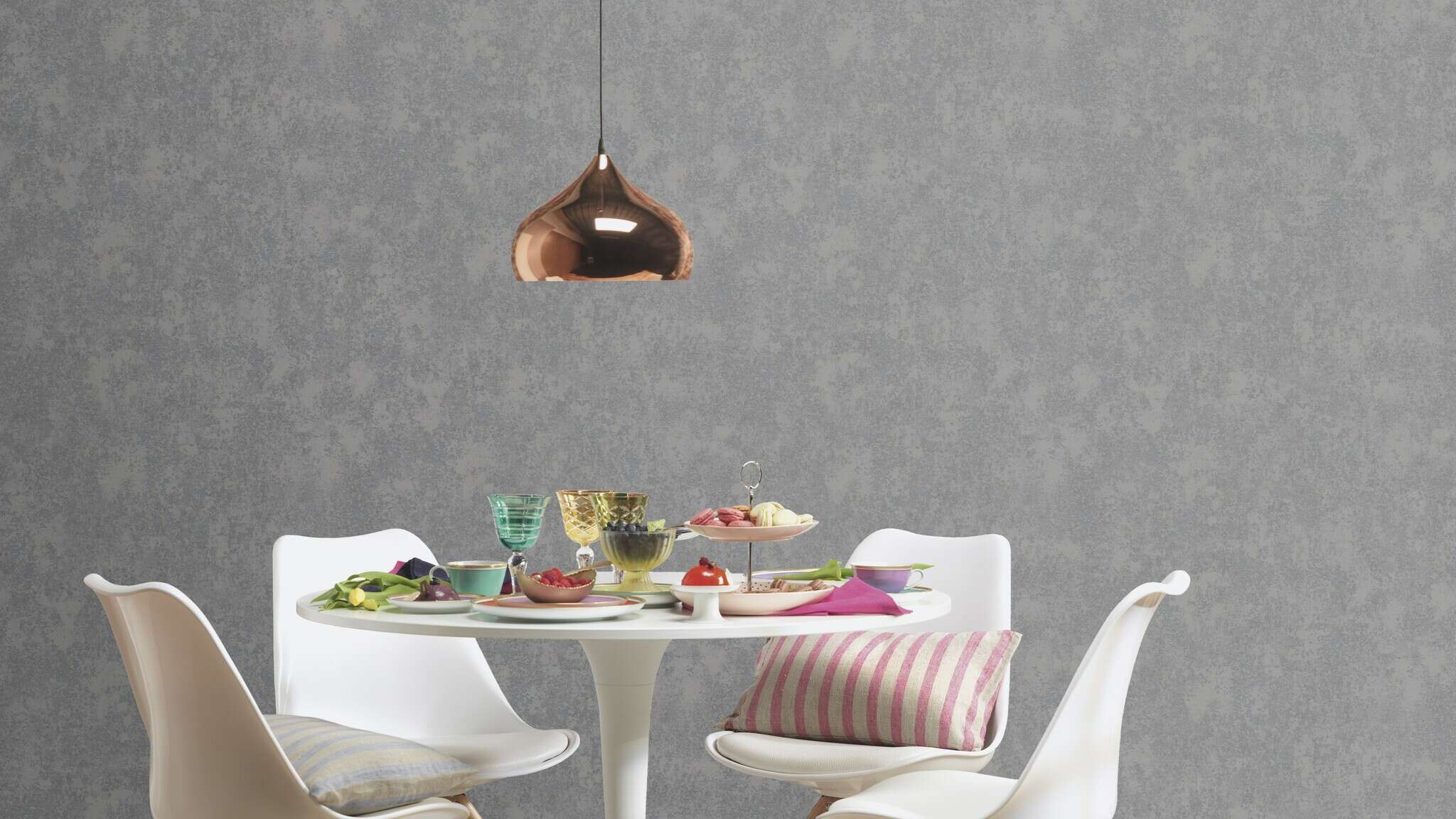 10-315752 Raumsituationen 1 Room with Grey wallpaper with a subtle depth effect – universally applicable in classic to modern concepts.