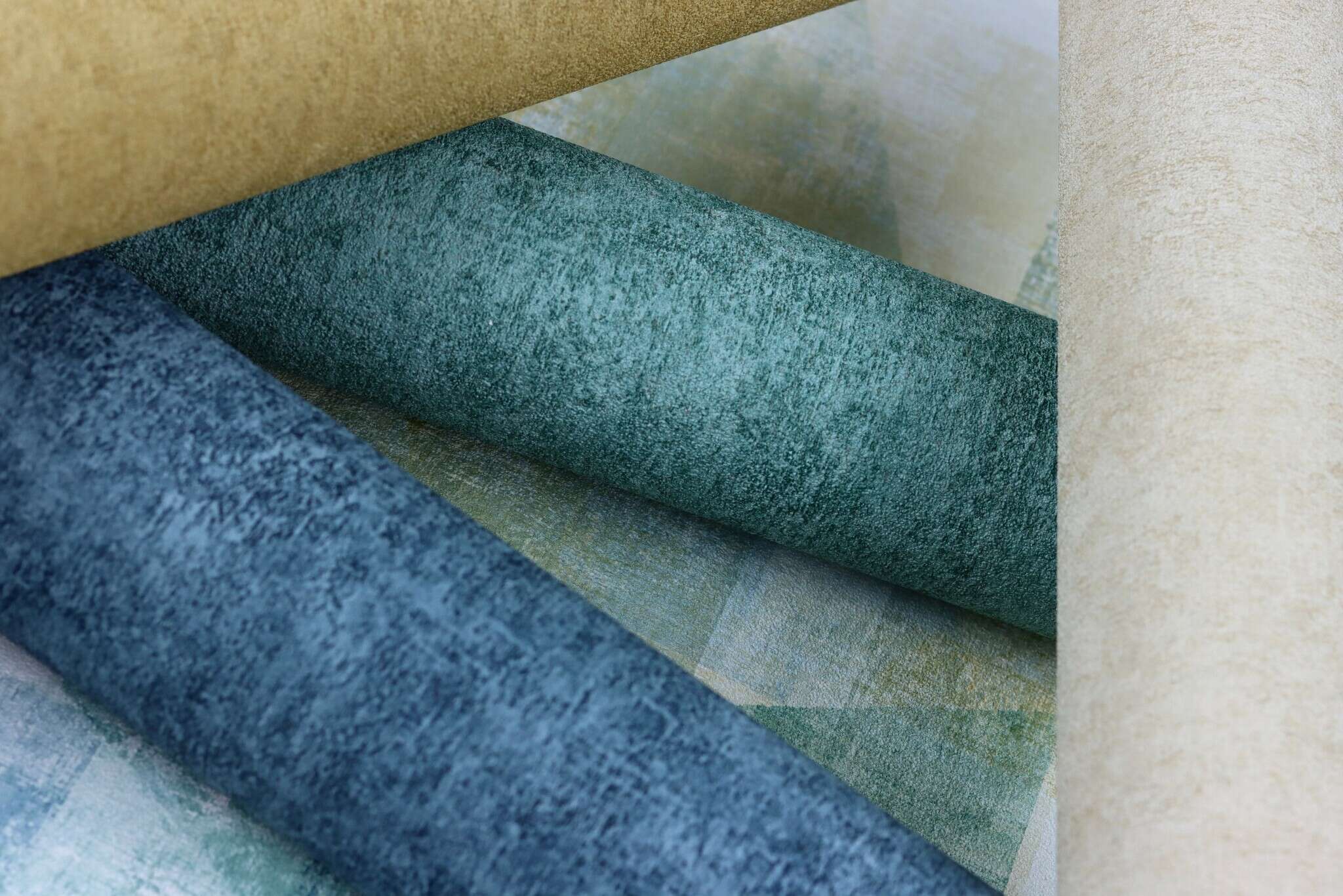 10-617153 Detailaufnahmen 26 Non-woven wallpaper with plaster look in petrol 617153