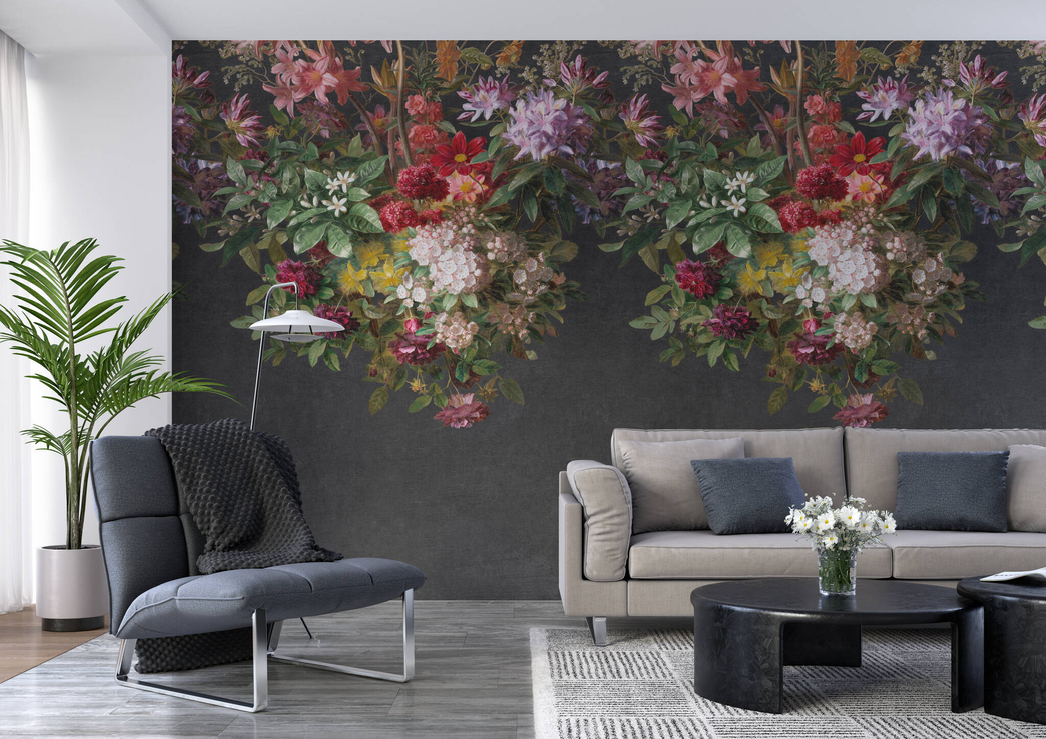 Wohnzimmer mit Wandbild - Blütenpracht in kräftigen Farben auf schwarzem Hintergrund