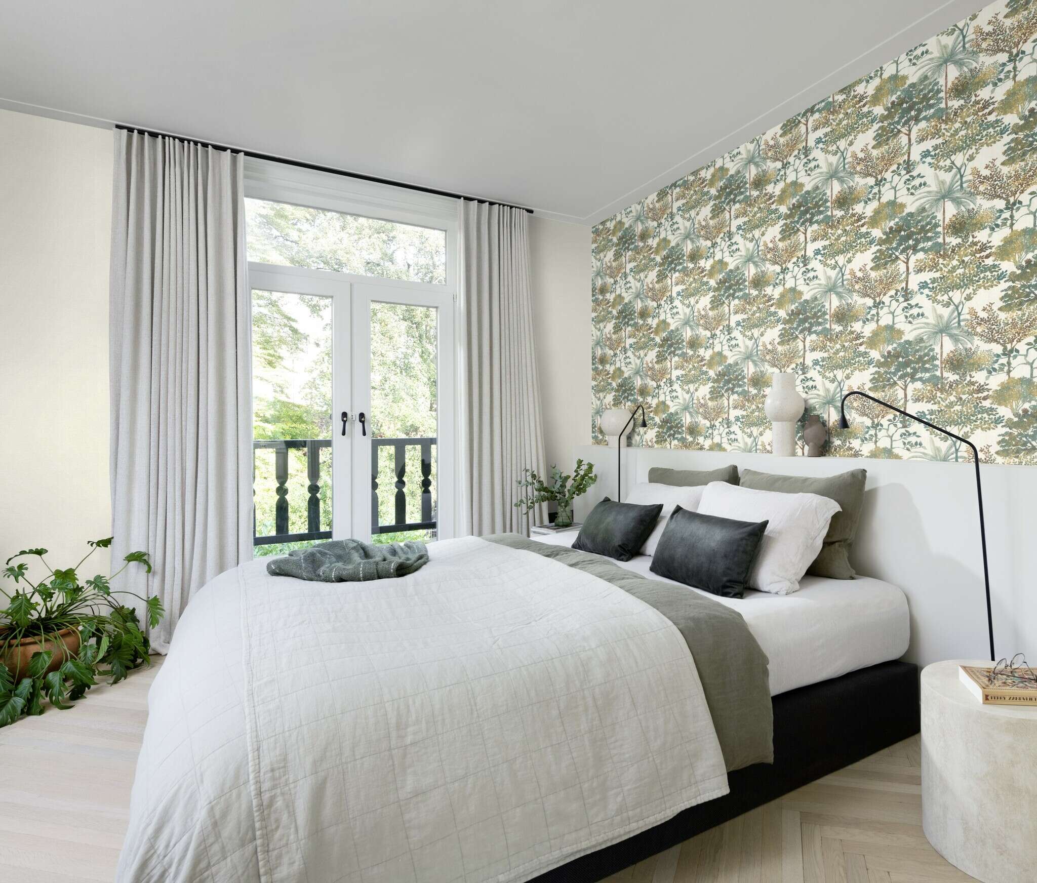 10-867329 Raumsituationen 1 Room with Wallpaper with illustrated trees and shrubs