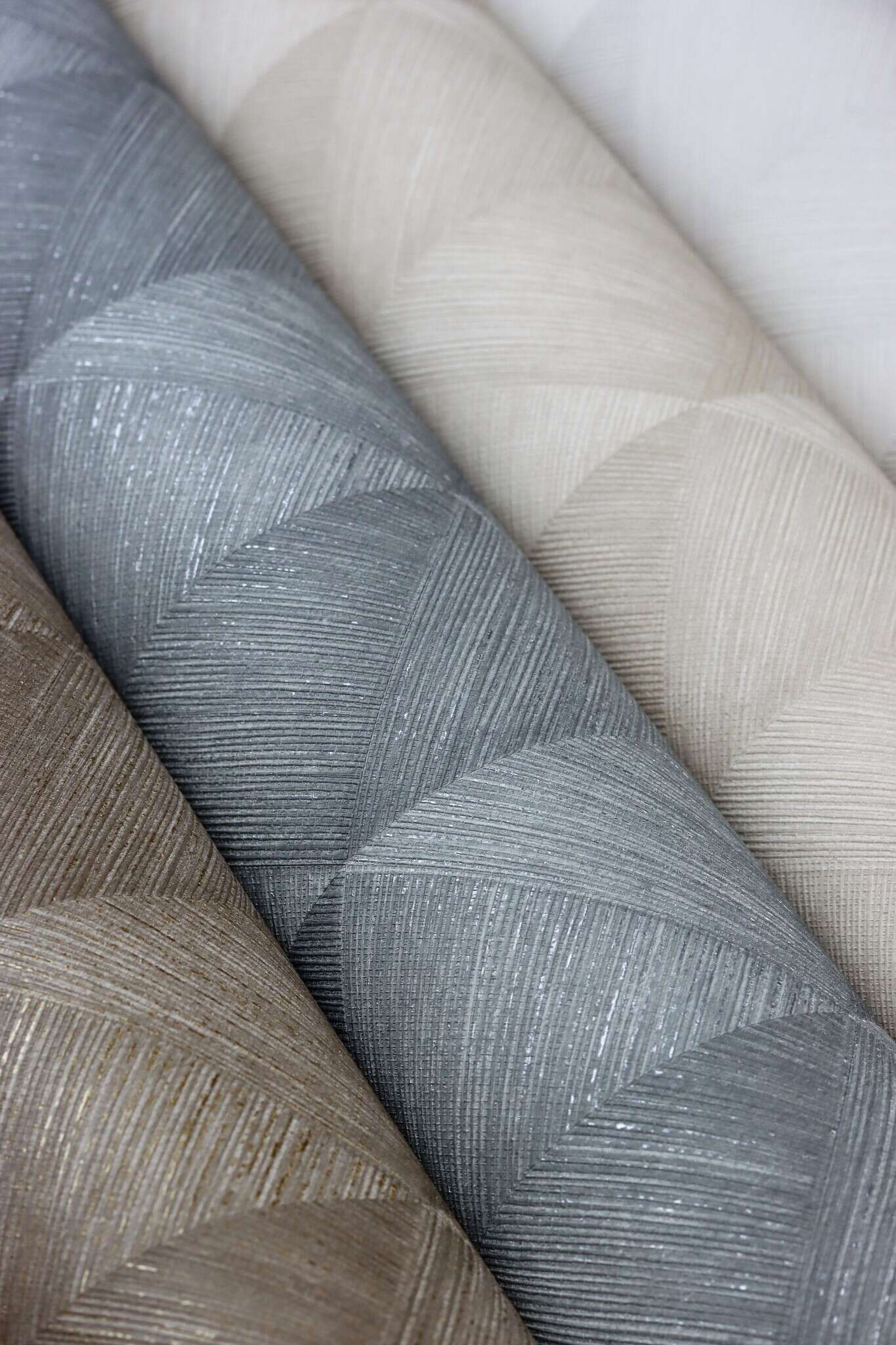 10-687903 Detailaufnahmen 5 Graphic non-woven wallpaper in gray-silver gray Selection 687903