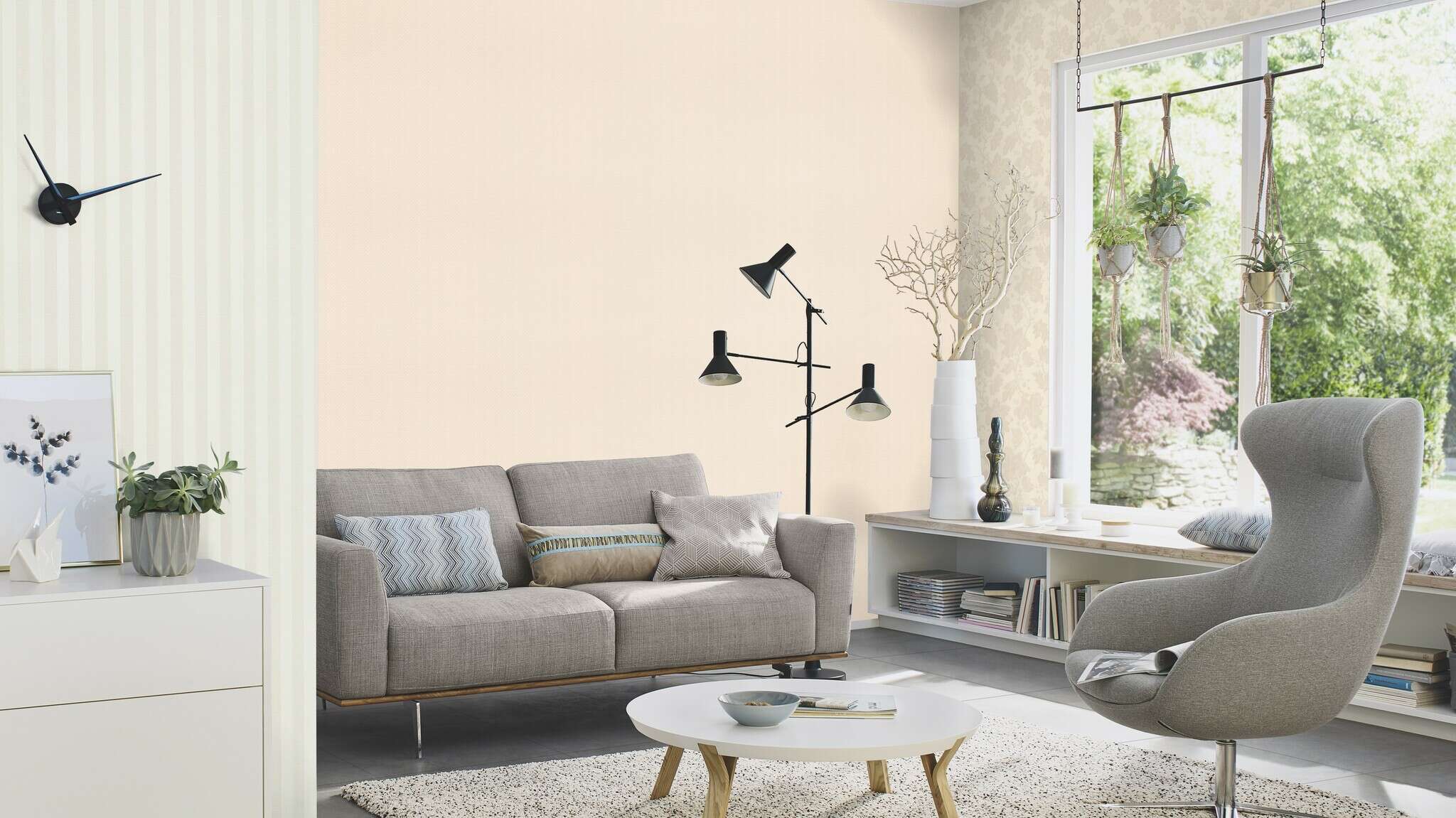 10-570434 Raumsituationen 2 Room with Flowers and leaves on a fine fabric background in silver grey tones