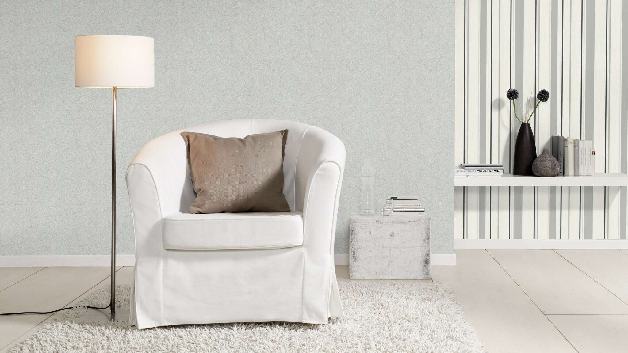 10-536256 Raumsituationen 3 Room with Striped wallpaper with different textures