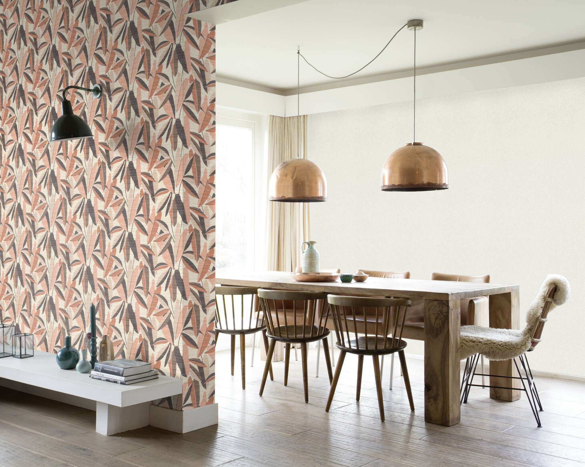 10-866353 Raumsituationen 3 Room with Stylish drawings of oversized leaves in beige, red and brown on a beige-brown background with horizontal wood grain