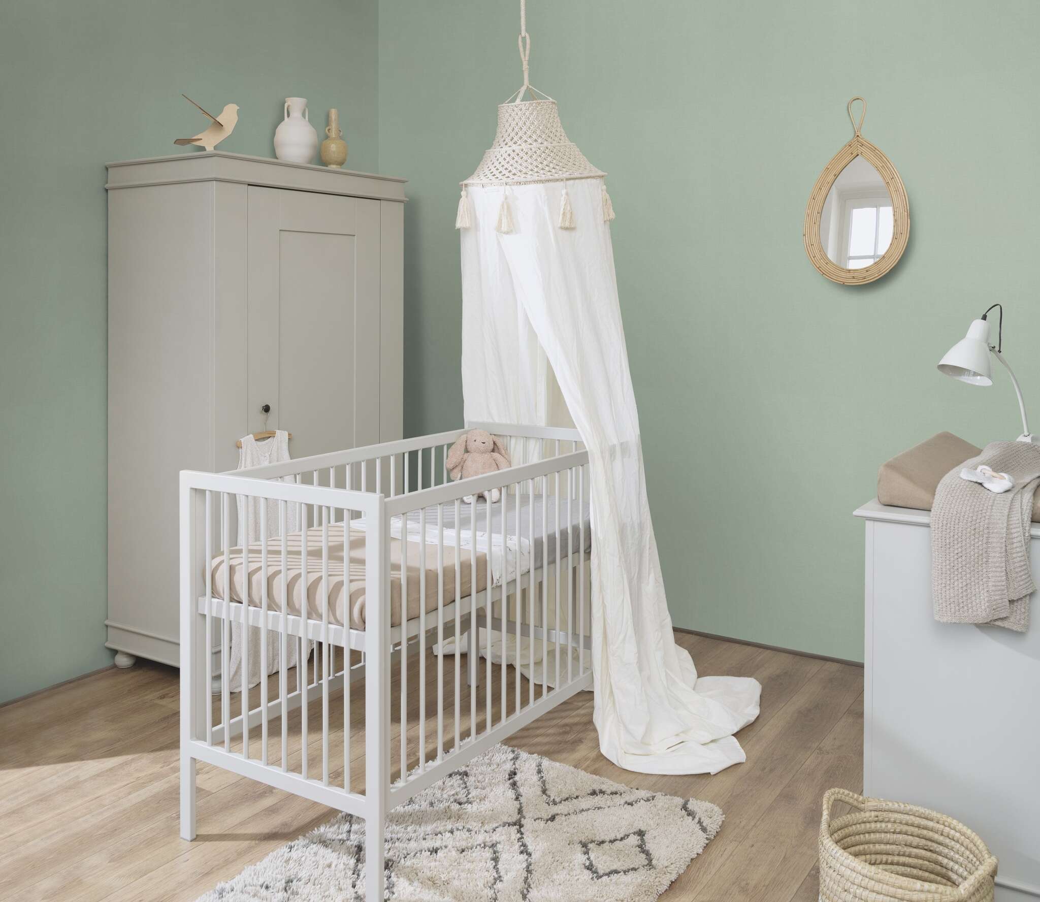 10-690743 Raumsituationen 4 Une chambre avec Papier peint uni avec une texture textile