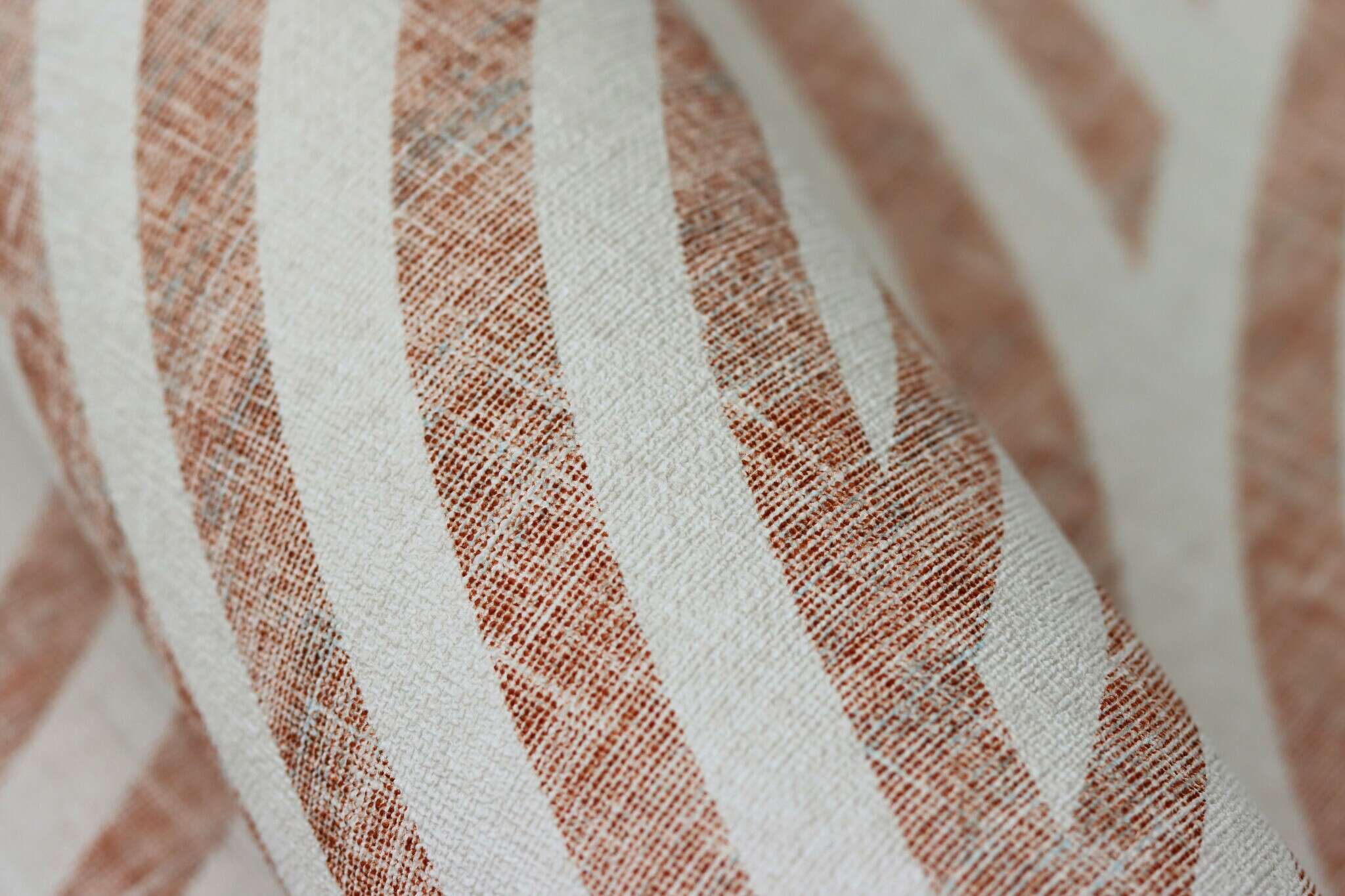 10-704549 Detailaufnahmen 15 Non-woven wallpaper in light red-terra Selection 704549