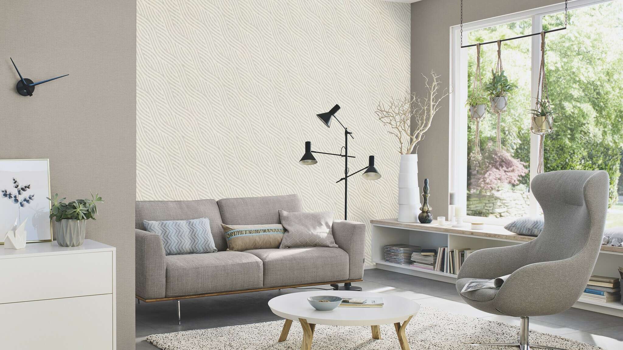 10-452037 Raumsituationen 1 Une chambre avec Papier peint gris avec une surface calme et un aspect textile