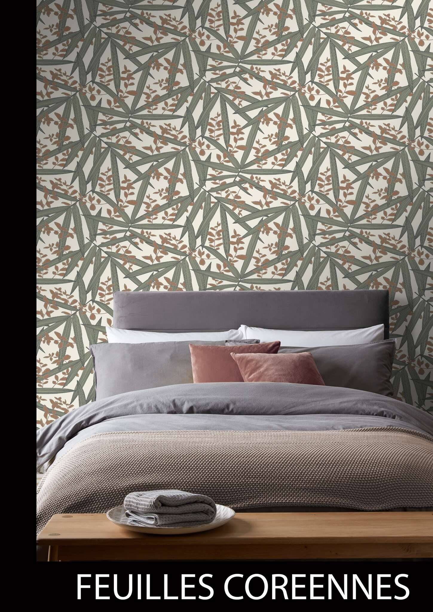 10-690026 Raumsituationen 1 Palm frond non-woven wallpaper in green-sage Selection vinyl/non-woven 690026