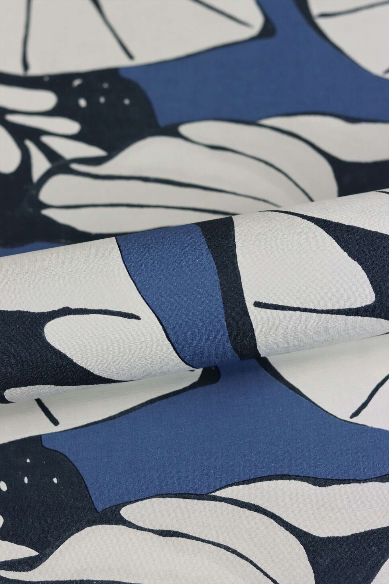 10-539653 Detailaufnahmen 10 Lotus leaves non-woven wallpaper in blue-dark blue Selection 539653