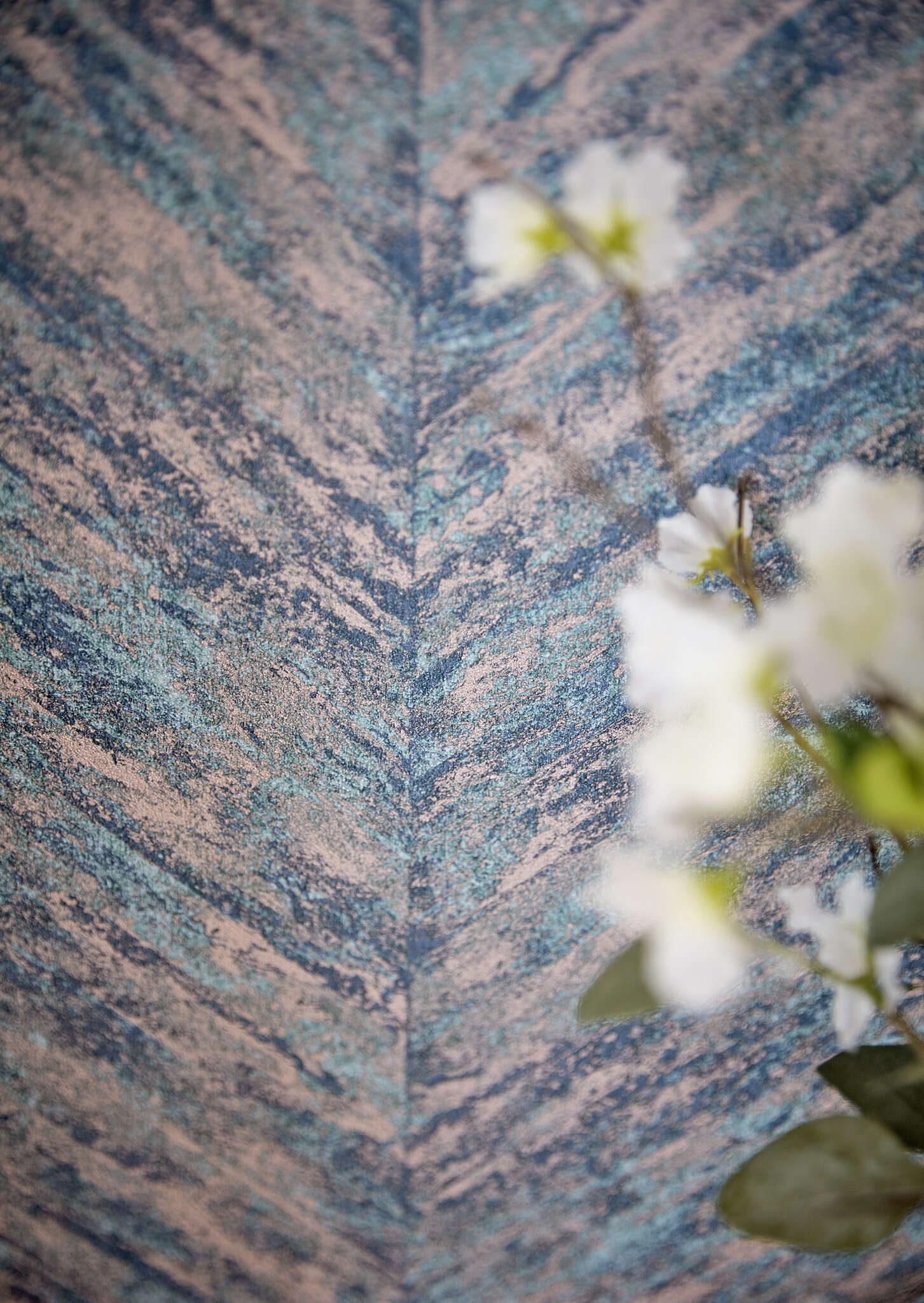 10-617542 Raumbilder 1 Herringbone non-woven wallpaper in turquoise-lagoon Selection 617542