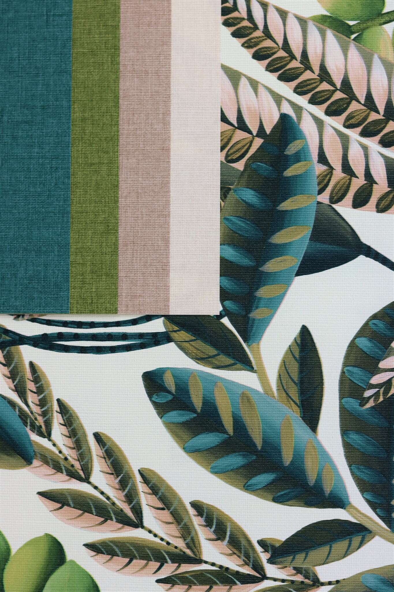 10-484649 Detailaufnahmen 9 Detailed image of Single-colour wallpaper with a textile texture