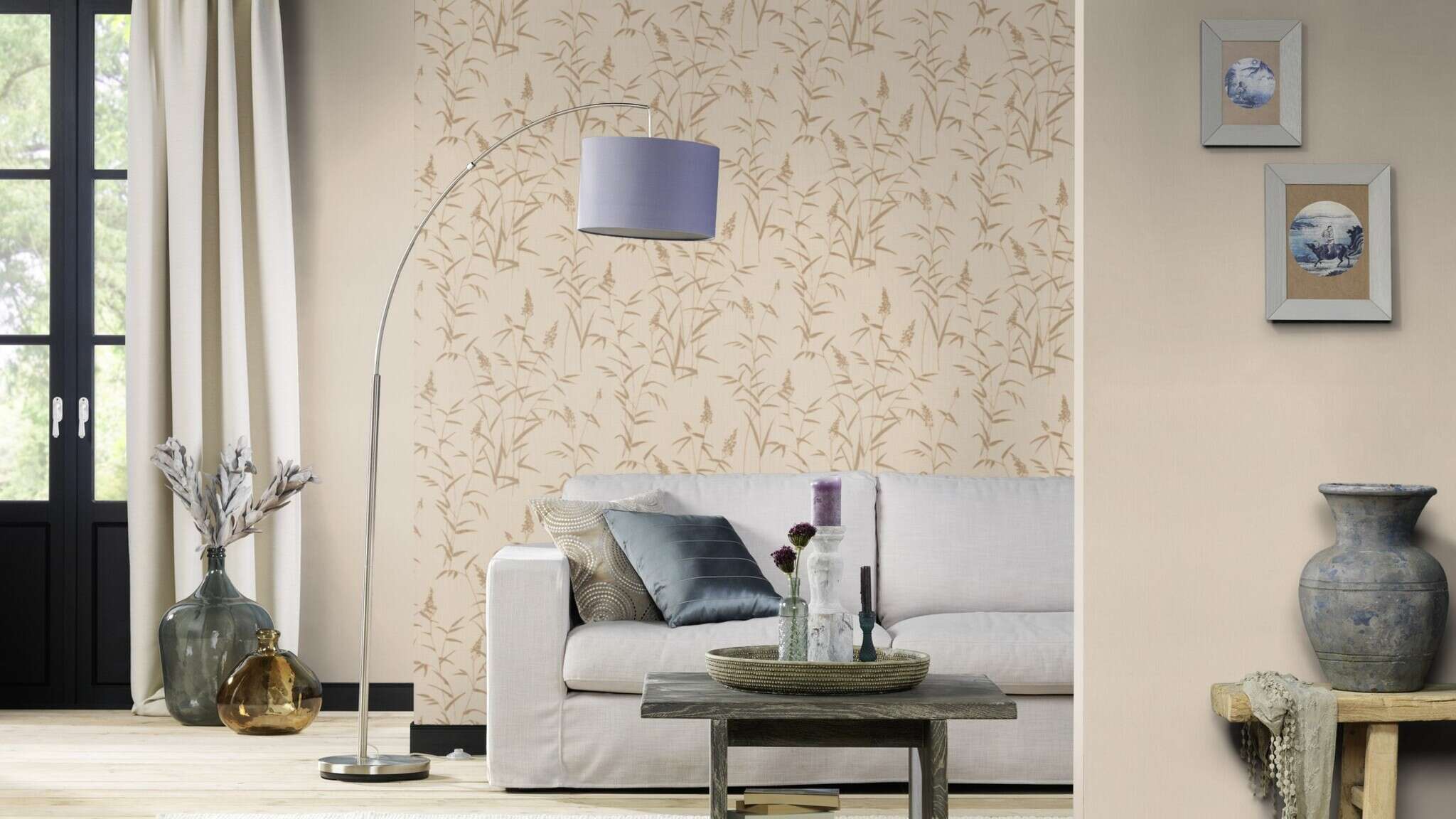 10-312928 Raumsituationen 2 Room with Beige wallpaper with subtle brown grass print in a natural, calm look.