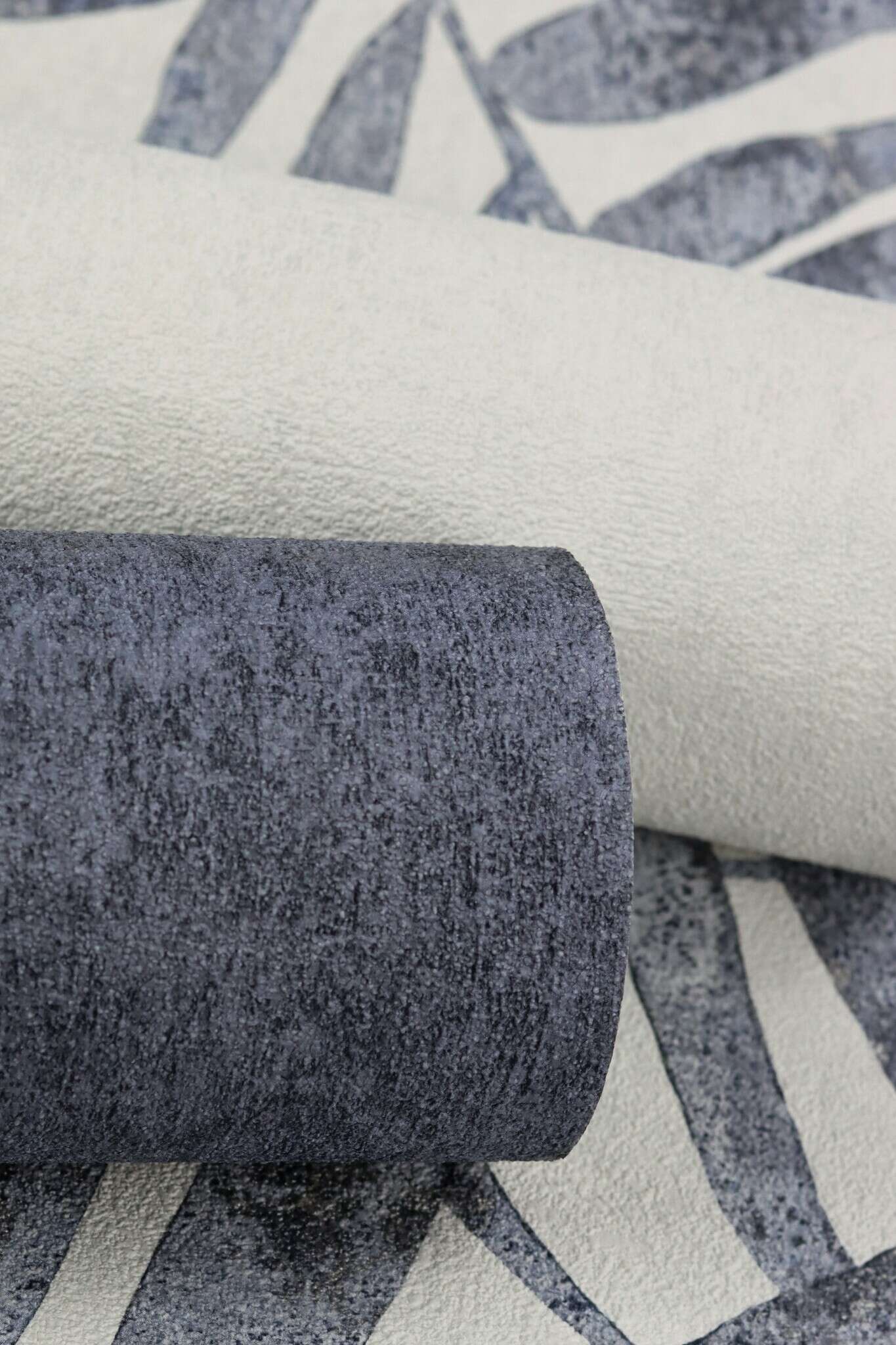 10-617429 Detailaufnahmen 15 Palm leaves non-woven wallpaper in blue-demin Indigo Selection 617429